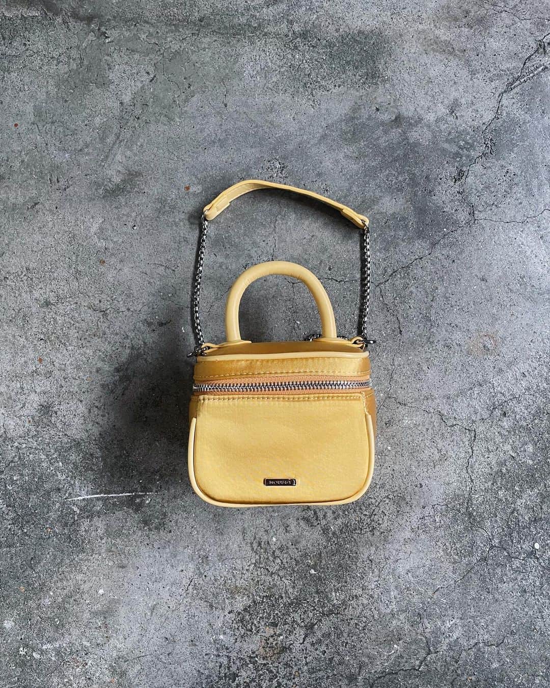 のインスタグラム：「New In ・TINY VANITY BAG(010GSW51-1620) 全国のMOUSSY店舗／SHEL'TTER WEBSTORE／ZOZOTOWNにて発売中。 #MOUSSY」