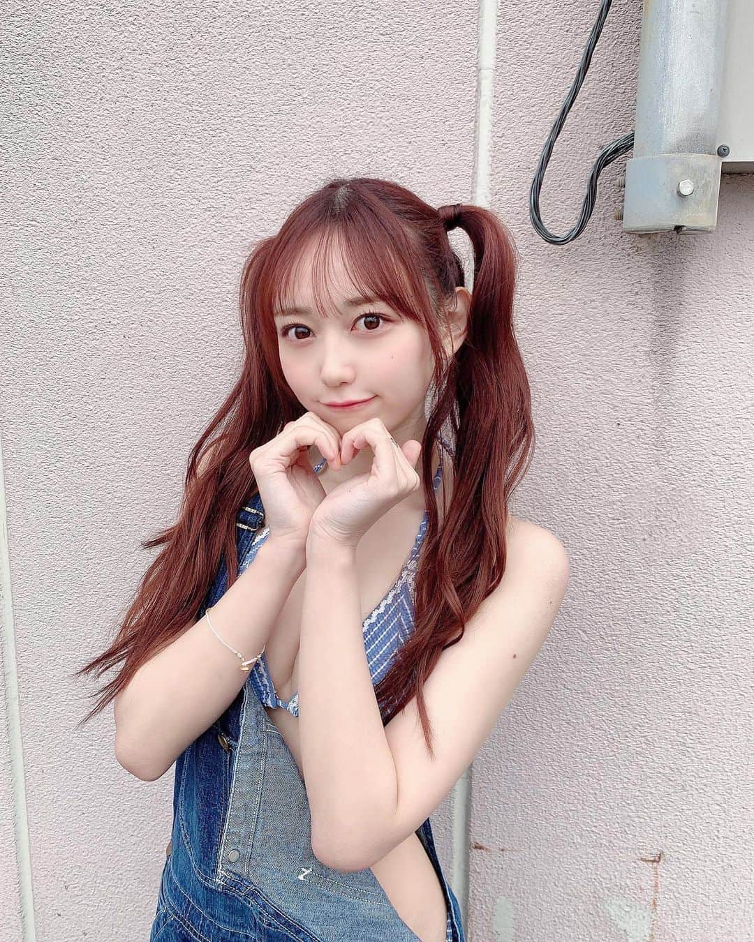 のインスタグラム：「🩵🇺🇸🍭  EX大衆さんでのグラビアオフショットインスタに沢山載せていきますね〜！  紙面の方も観てくれたかな？🫐   #ex大衆  #グラビア  #水着  #オーバーオール  #水着コーデ  #ツインテール  #オフショット  #instagood  #instadaily  #gravure  #photo  #akb48」