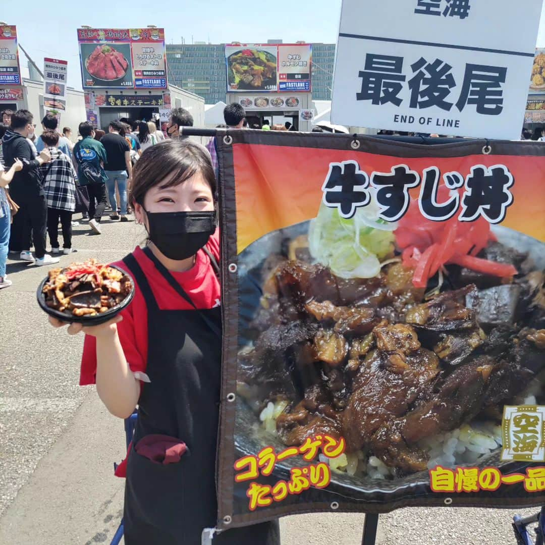 肉フェスのインスタグラム：「M19 空海さん 牛すじホルモン焼き肉の！  ボリュームたっぷりのホルモン焼き！   ▼肉フェス公式HP https://www.nikufes.jp/2023/  #肉フェス　#肉 #ゴールデンウィーク　#GW #お台場　#台場 #ミートフィスティバル #イベント #食フェス #肉フェスくーちゃん #VIP　#アイドル　#DJ #パフォーマー」