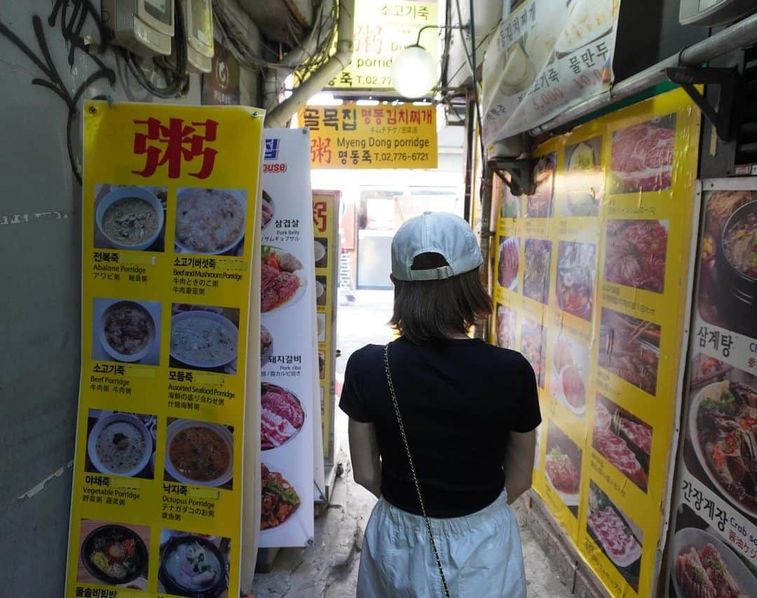 柑谷あゆみさんのインスタグラム写真 - (柑谷あゆみInstagram)「韓国旅行① 何年ぶりかの🇰🇷 大阪に住んでるえみりん @isaemi630 と韓国待ち合わせしてよく行ってた頃が懐かしい🤍 教えてもらった行きたいお店たくさんあったのに、全然行かれへんかったからまたすぐ行きたいな🥲 今回はSONYのデジカメ大活躍できました📷 やっぱりiPhoneで撮るより断然綺麗✨✨✨  ・  #韓国旅行 #明洞 #南大門市場  #sonyzve10」5月5日 12時11分 - kantani_ayumi