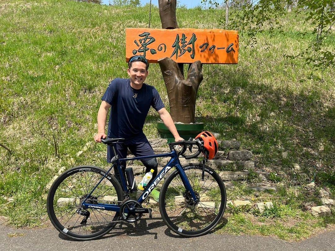 杉谷拳士さんのインスタグラム写真 - (杉谷拳士Instagram)「. 【トライアスロン合宿】 北海道栗山町で合宿中です🤗 午前練習終了🏃💨‼︎  栗の樹ファームまで走りました！！！  ふぅ〜🥴笑  #北海道 #栗山町 #栗の樹ファーム #監督不在 #トライアスロン #合宿」5月5日 12時14分 - kenshi.02