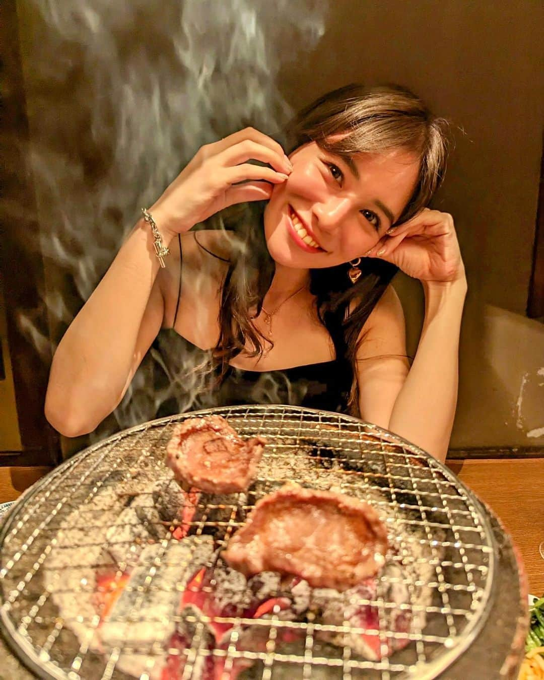 石井里奈さんのインスタグラム写真 - (石井里奈Instagram)「弾丸仙台旅✨ 美味しい地元の韓国料理を食べて身体ポカポカにしたあとそのまま日帰りの秋保温泉で綺麗な自然を見ながらお風呂に入ってさらにぽかぽかになった後は、木漏れ日カフェで大人気のミルクソフトクリームを🥛🍨 . ほんとにお天気良くて綺麗でした♡ 秋保大滝もパワースポットと呼ばれる綺麗な滝で大満足❣️ 夜はしっかり牛タンと日本酒とラーメンを食べて本当盛りだくさんコースでした⭕️ ぜんぶ美味しかったなぁ🩷 . 昨日は突然のインスタライブありがとうー！またできたらするね♡ . #仙台 #仙台旅行 #仙台グルメ #秋保温泉 #秋保大滝 #秋保 #仙台韓国 #温泉旅行 #温泉 #sendai #牛タン #仙台ランチ #行くぜ東北」5月5日 12時19分 - ri7tin1025