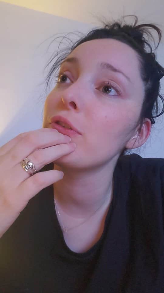 エマ・デュモンのインスタグラム：「I know I've been asking for a lot lately but I am so grateful for all of you.   Please share if you cannot donate  Please don't donate more times than you can  ❤️❤️❤️❤️❤️  Link in Story」