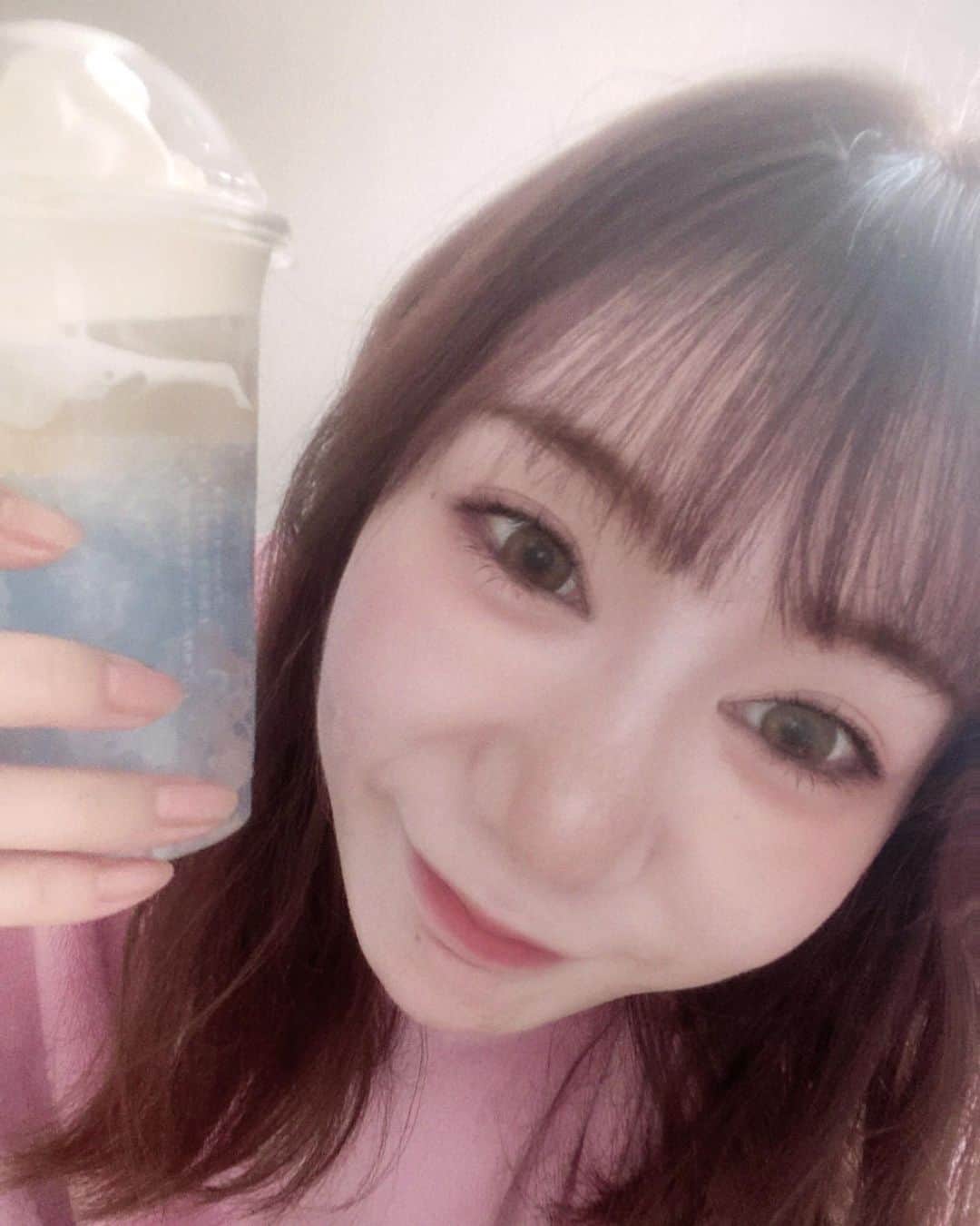 本城ナナのインスタグラム：「もう夏だね( ˙³˙ )🌞🌴🌺✨ ハロハロ食べました😋ŧ‹”ŧ‹”( ‘ч’ )ŧ‹”ŧ‹” 美味しかったです🤤 イメチェン✂️✂️ #林奈々クオリティ#ハロハロ  #美味」