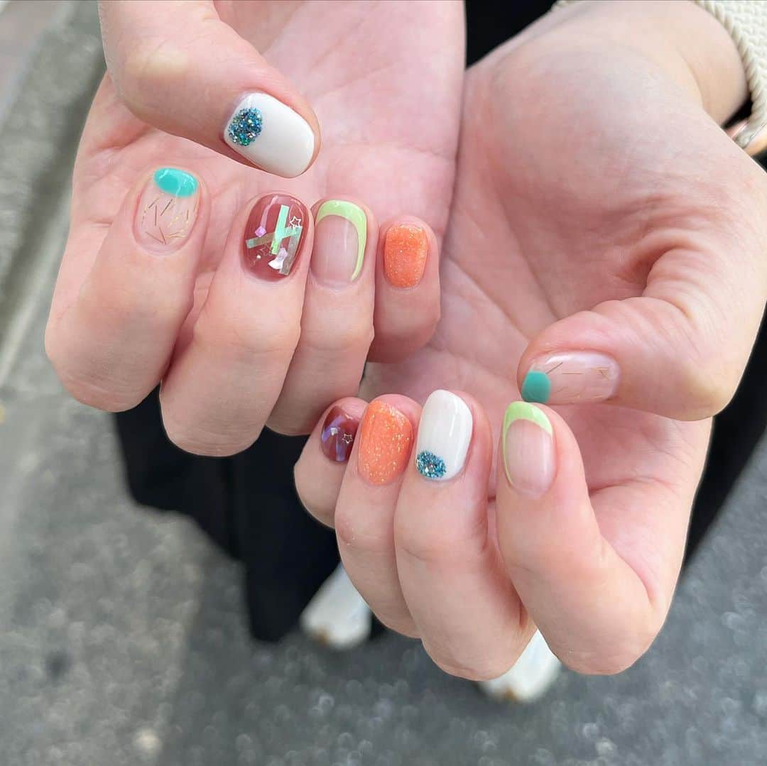 赤木 桃 #ちゃんものインスタグラム：「POP🤩もう夏の気分でネイルしちゃいました🌴」
