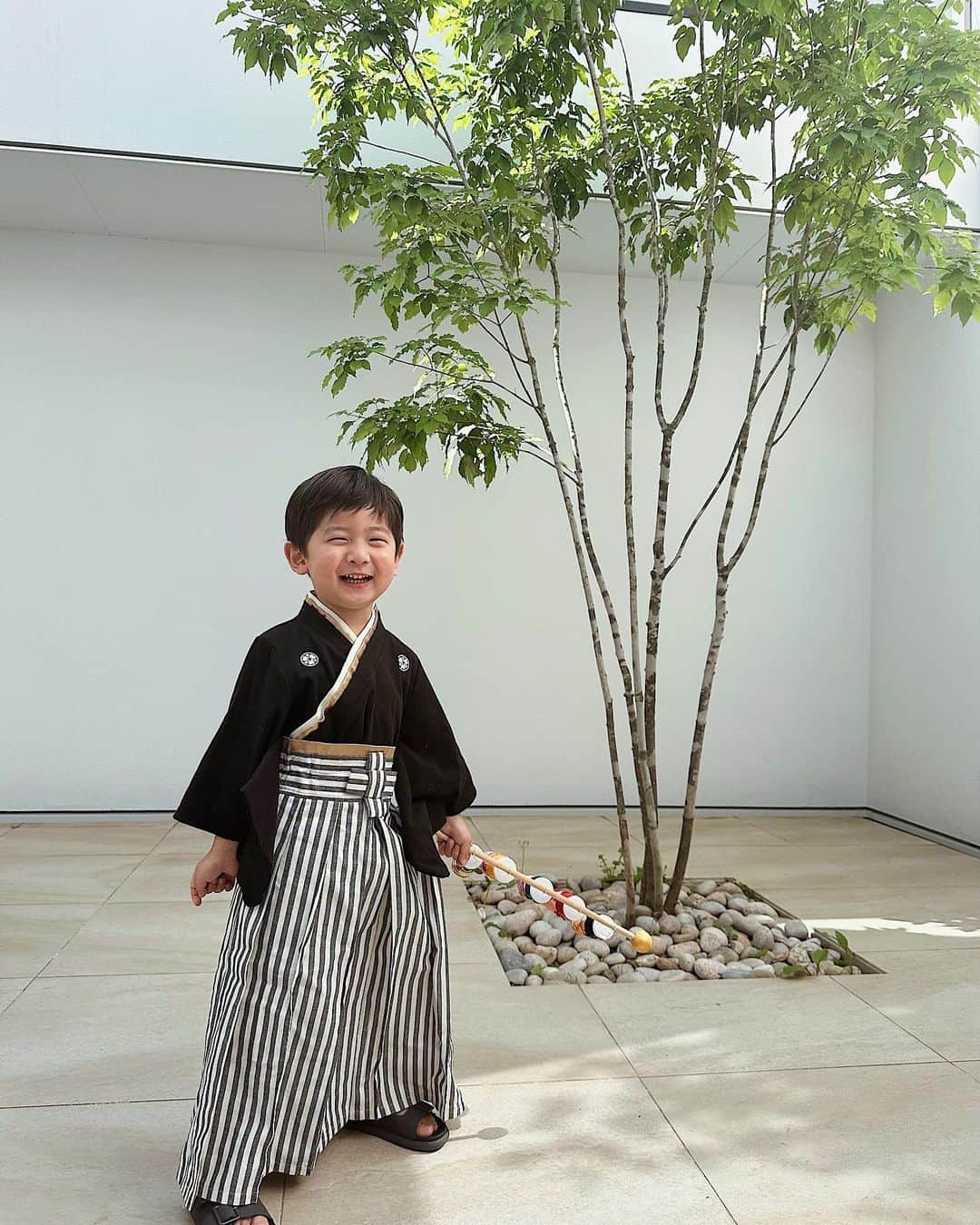 ソンイのインスタグラム：「こどもの日👦🏻🎏❤️ 全力で一生懸命なあなたがとても誇らしいよ🫶🏻 「諦めないこと、最後まで頑張ることが１番かっこいい！」が最近の合言葉だもんね🏅  #4歳男の子 #4歳1ヶ月 #こどもの日」