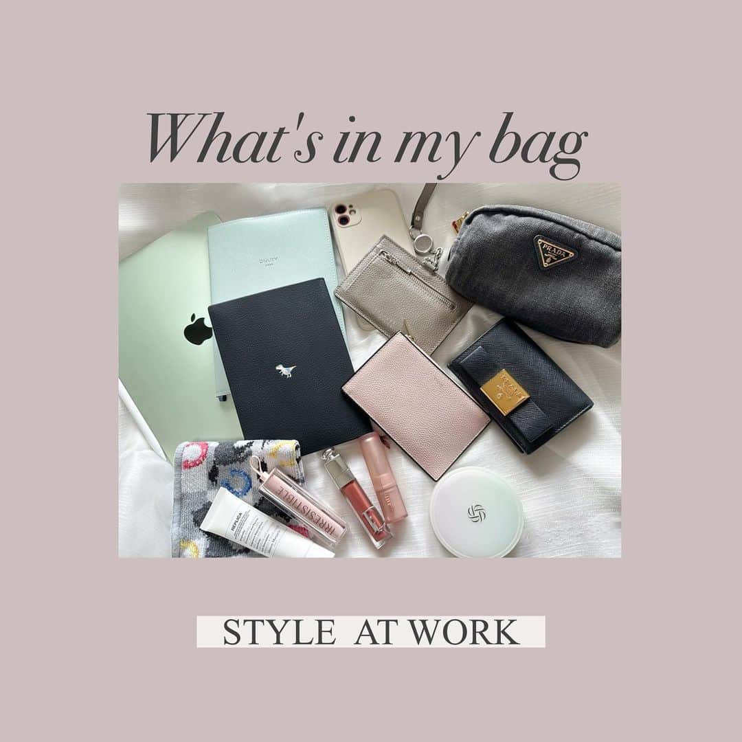 asamiのインスタグラム：「_ お仕事の日のバッグの中身のご紹介👠🤍 ミーティングはiPadでメモをしながら。 通勤時間や仕事終わりに本を読むことが多いので お気に入りのブックカバーをつけています。 恐竜モチーフが可愛いすぎるでしょ🦭 手帳は5年以上同じブランドの物を使っていて 毎年カラーを変えています📚 今年はミントグリーンで内側がペールピンク。 ポーチと名刺入れはこちらも5年以上愛用している お気に入りのアイテムです♥ 20代前半はバッグの中身がグレージュばかりでしたが 年を重ねるごとにカラーアイテムが増えてきました🌙 _ 手帳: @delfonics_official  社員証: @barneysjapan  メイクポーチ 名刺入れ: @prada  お財布: @valextra  パウダー: @decorte_official  リップ: @mude_official_jp 02  @diorbeauty  018 香水: @givenchybeauty  ハンドクリーム: @maisonmargiela  タオル: @feiler_jp  _ ポーチの中身 アイシャドウ: @suqqu_official 03 / 11 クッションファンデ: @lauramercier  前髪用パウダー: @andbe_official  アイブロウ: @cezannecosmetics  コンシーラー: @cledepeaubeaute  リップ: Dior 524」