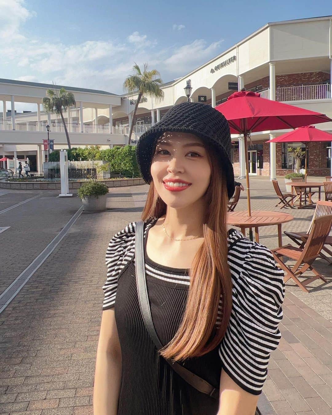 吉岡久美子のインスタグラム：「アクセサリーブランドCENE🖤 （@cene_316l ） ⁡ CENEのアクセサリーは 金属アレルギーでも使えるし錆やキズにも強いから お風呂や温泉でも着用したままで楽ちん☺️✨ ⁡ シンプルでかわいいし おすすめだよん☺️💚💚  ちなみに私がしてるのは ペタルチェーン ネックレスのゴールドです  短めだから重ね付けもよさそう🌈  #cene #316lサージカルネックレス #セネ #金属アレルギー対応 #pr  #つぼみ大革命 #つぼみ #吉本 #よしもと #アイドル #idol #大阪 #東京 #神戸 #ライブ #instagood #いいね #フォローミー」