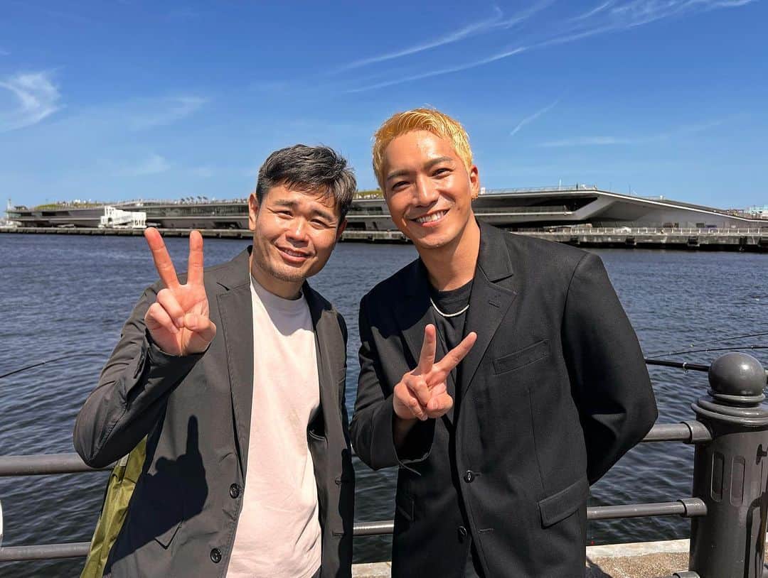 のインスタグラム：「📍 #横浜国際映画祭 トークショー w/ @shinashina0426   あっという間の30分。 とりあえず、品川さんが好きな映画のバビロン、観ます🔥  集まってくれた皆さん 暑い中 ありがとうございました🥵✨」