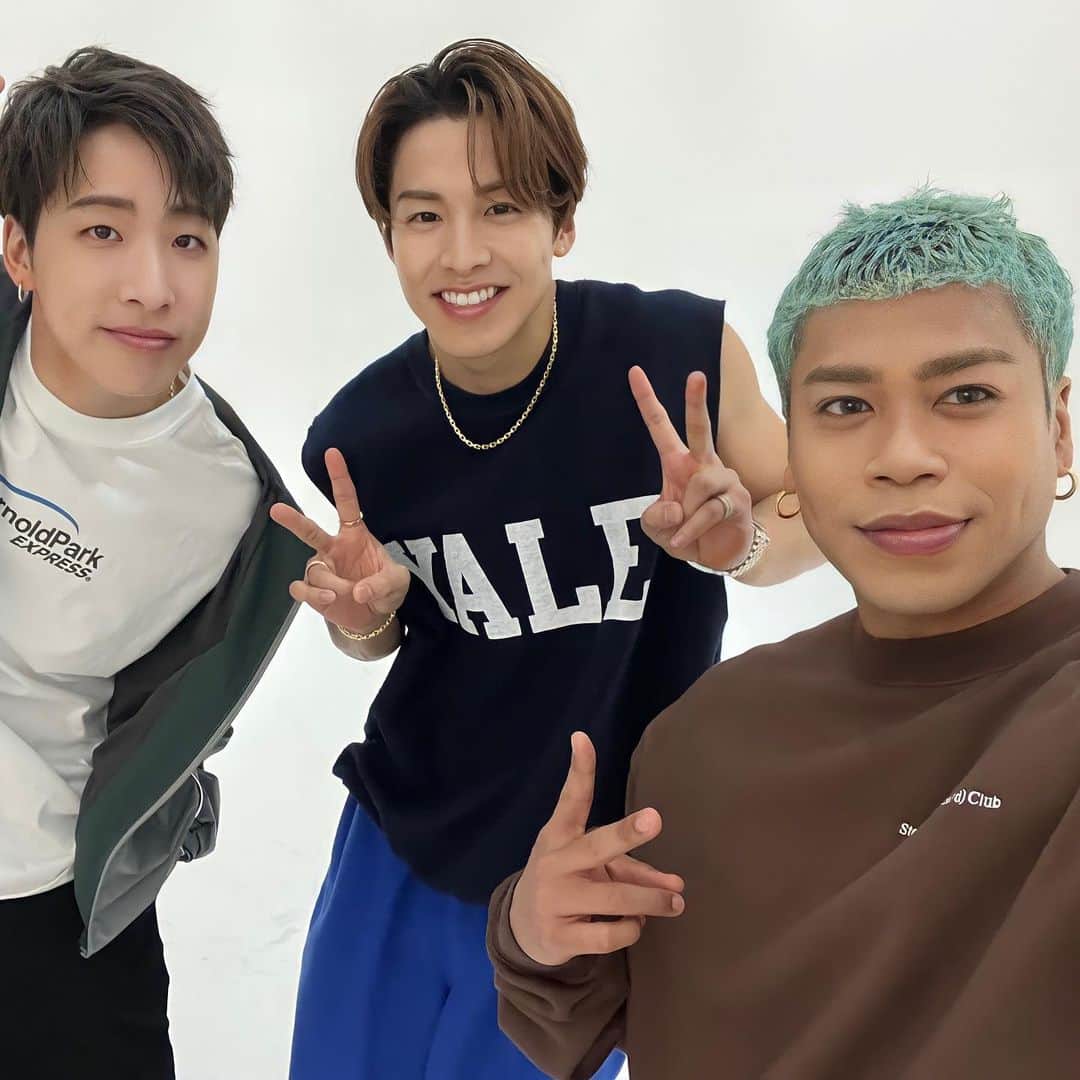ViViさんのインスタグラム写真 - (ViViInstagram)「ViVi6月号 「推し×推しのおしゃべり。」企画より THE RAMPAGEのメンバーが撮った セルフィーショットを公開です🖤  RAVERSの投票で チーム分けされた組み合わせで トークが炸裂🔥 今よりもっとメンバーの知られざる顔が 見えるかも…！？🫣 インタビューの内容は ぜひ誌面からチェックしてみてね🫶 #vivi #vivi6月号 #therampage #rampage #therampagefromexiletribe #ランページ #ランペ #ldh #therampageファンさんと繋がりたい #therampage好きな人と繋がりたい #ravers #LIKIYA #陣 #RIKU #神谷健太 #与那嶺瑠唯 #山本彰吾 #川村壱馬 #吉野北人 #岩谷翔吾 #浦川翔平 #藤原樹 #武知海青 #長谷川慎 #龍 #鈴木昂秀 #後藤拓磨 #オフショット」5月5日 14時04分 - vivi_mag_official