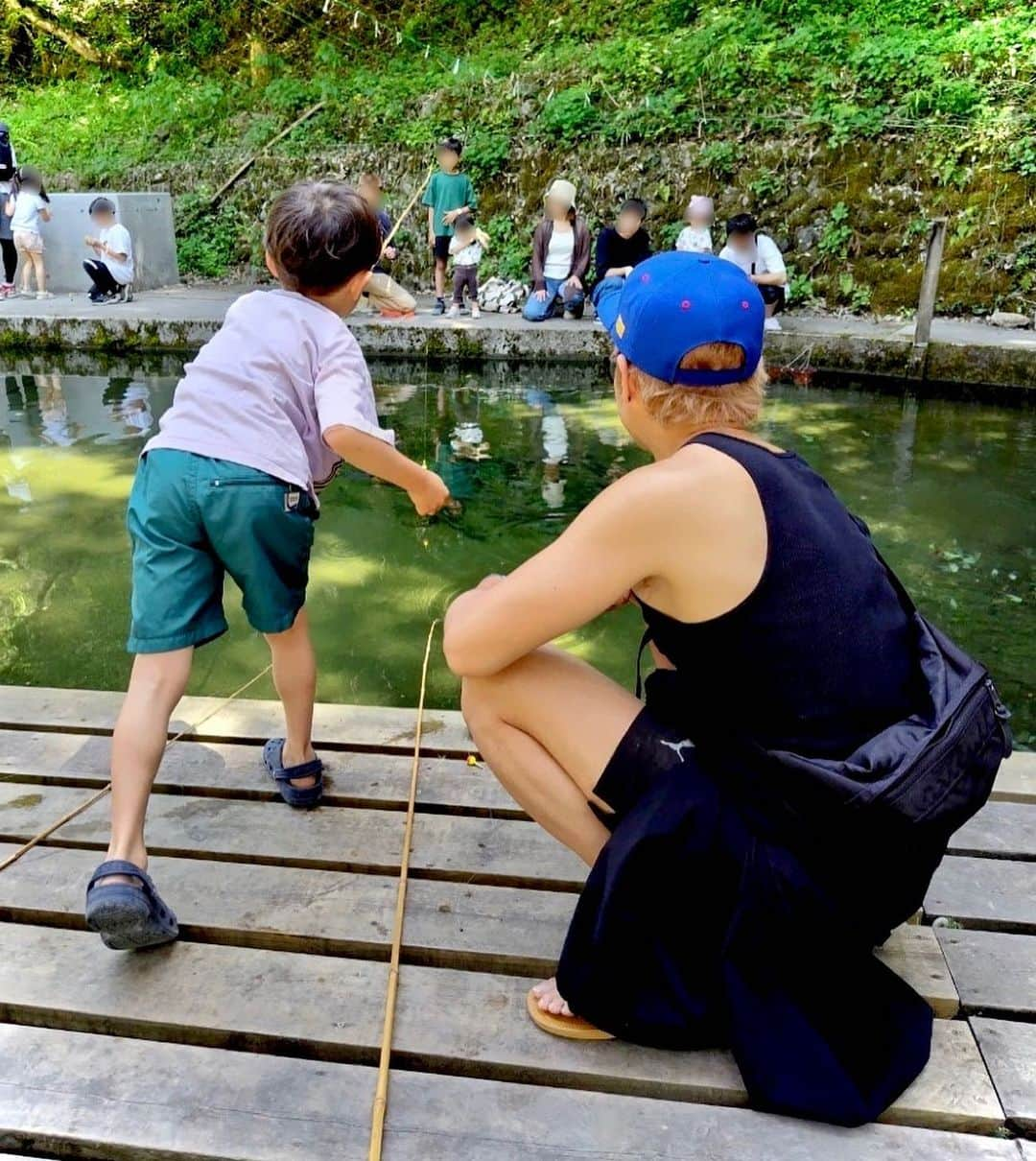 つるの剛士さんのインスタグラム写真 - (つるの剛士Instagram)「—  鯉のぼりならぬ、鱒のぼり🎏  全国のちびっこたち 元気にすくすくと✨  #こどもの日　#🎏　#5月5日 #GW #しゃっちょ #キャンプ🏕 #釣るのjr. #ニジマス #テントサウナ　@iamsauna_official  #心配しないでください履いてます  #つるのイラスト」5月5日 14時22分 - takeshi__tsuruno