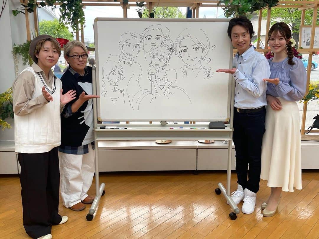 千田剛裕さんのインスタグラム写真 - (千田剛裕Instagram)「先週のサタファン！ ゲストに漫画家そのだつくしさんと、娘の陽与さんに来ていただきました👩🏻‍🎨 放送後、即興で イラストを描いて頂き感動。🥹 それぞれの特徴を捉えていてすごいですよね〜！  #漫画家#そのだつくし さん#イラスト#ベルサイユのばら の世界#サタデーファンキーズ#サタファン#岩手県#めんこいテレビ#アナウンサー#三宅絹紗#千田剛裕」5月5日 14時36分 - takehiro_senda_mit