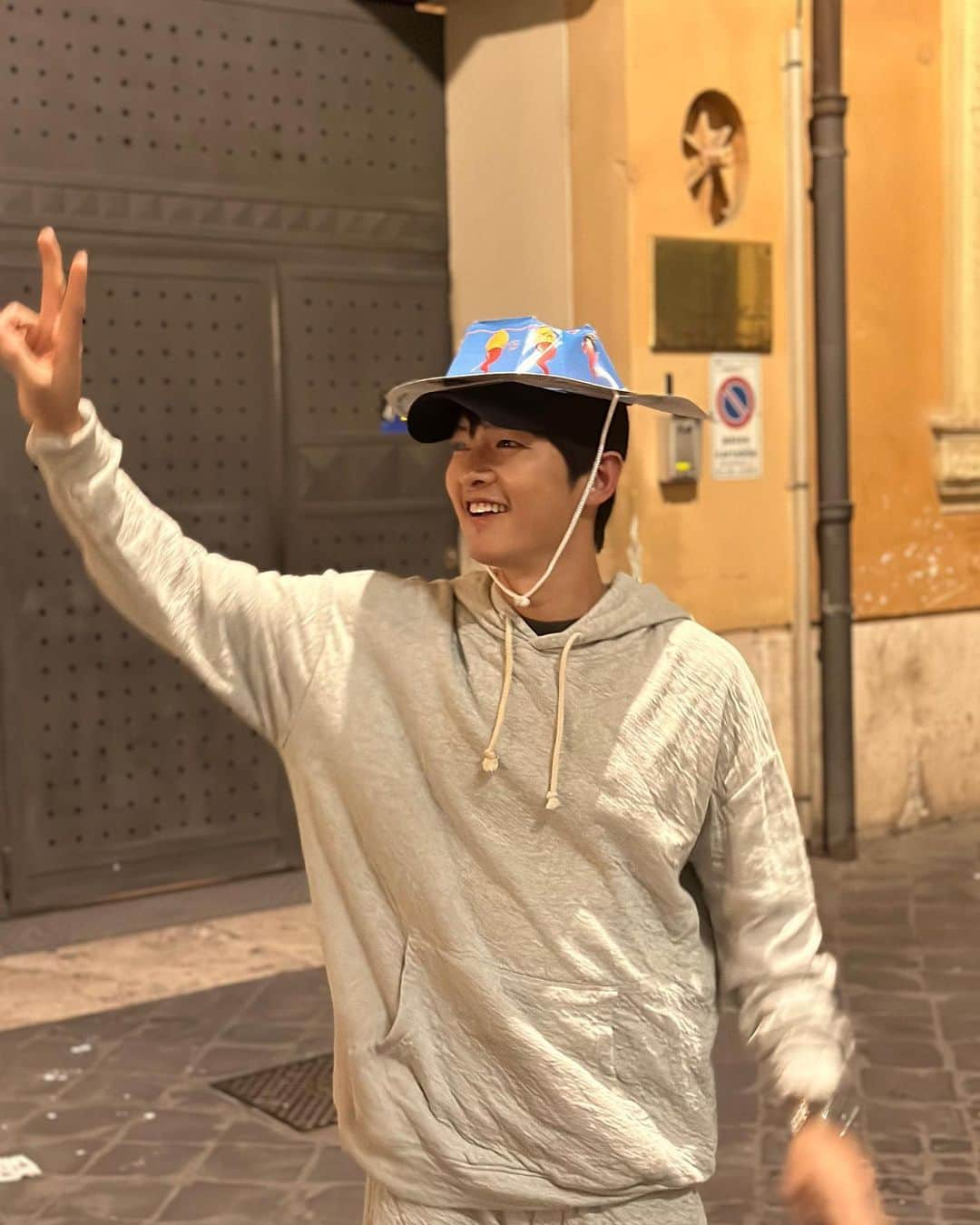 ソン・ジュンギさんのインスタグラム写真 - (ソン・ジュンギInstagram)「NAPOLI🏆💙」5月5日 14時39分 - hi_songjoongki