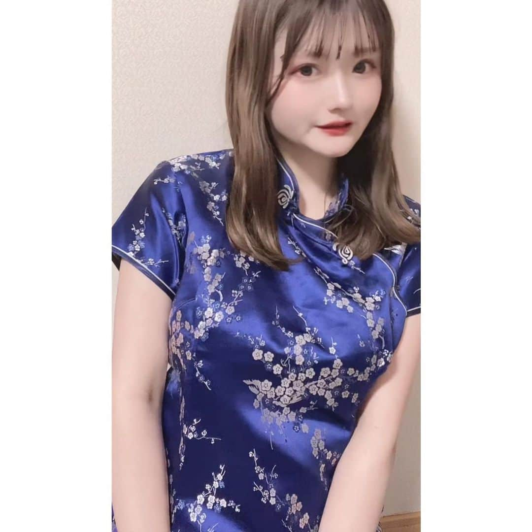 渡邉歩咲さんのインスタグラム写真 - (渡邉歩咲Instagram)「チャイナドレス👗半袖でも寒くない気温になってた✨ ・ ・ ・ #チャイナ服 #チャイナドレス #チャイナシャツ #チャイボーグメイク #コスプレ撮影 #コスプレヤー #chinesedress #japanesegirls #costumedress #ツインテール女子 #コスプレ女子」5月5日 20時12分 - ayusa_watanabe