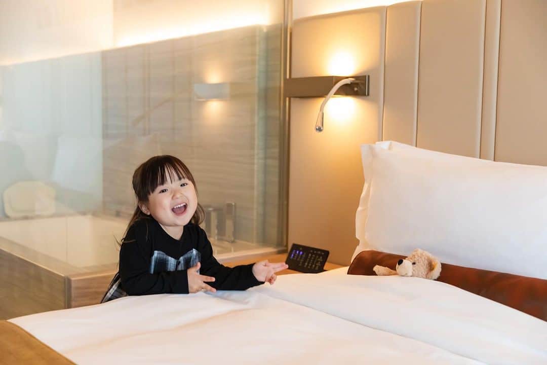 ザ・プリンスギャラリー 東京紀尾井町さんのインスタグラム写真 - (ザ・プリンスギャラリー 東京紀尾井町Instagram)「本日5月5日は端午の節句🎏  当ホテルではテディベアのトップブランド・シュタイフの「フィン」と共に、お子さまがホテルデビューをご体験いただけるステイプラン「テディベアとホテルデビュー」をご用意しております。  お子さまの成長を見守りながら、ご家族との時間をお楽しみください。  Today is Children’s Day!🎏  The hotel is offering a stay plan 'Hotel Debut with Teddy Bear', where children can experience their hotel debut together with 'Fin' from the top teddy bear brand Steiff.  Enjoy time with your family while you watch your child grow up.  Share your own images with us by tagging @princegallerytokyokioicho ————————————————————— #luxuryhotels #theluxurycollection #princehotels #tokyo #visittokyo #tokyohotel #marriott #bonvoy #theprincegallerytokyokioicho #princegallery #tokyohotel #childrensday #staycation  #goldenweek #familytime #gw旅行 #東京 #赤坂見附 #ザプリンスギャラリー東京紀尾井町 #プリンスギャラリー東京紀尾井町 #東京ホテル #東京ホテルステイ #ステイケーション #ゴールデンウィーク#家族旅行 #シュタイフ #家族時間 #旅育 #子供の日 #端午の節句 #こどもの日」5月5日 20時06分 - princegallerytokyokioicho