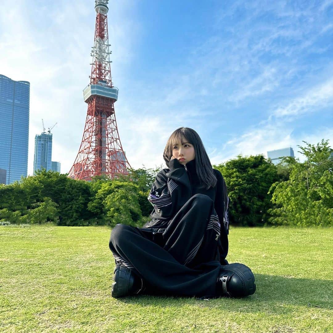 きりたんぽのインスタグラム：「GW初日お散歩しちゃった‼️😅 信じられないくらい人が居たんだけど🏃‍♂️アプリで消してしまいました❣️ビックリ😱」