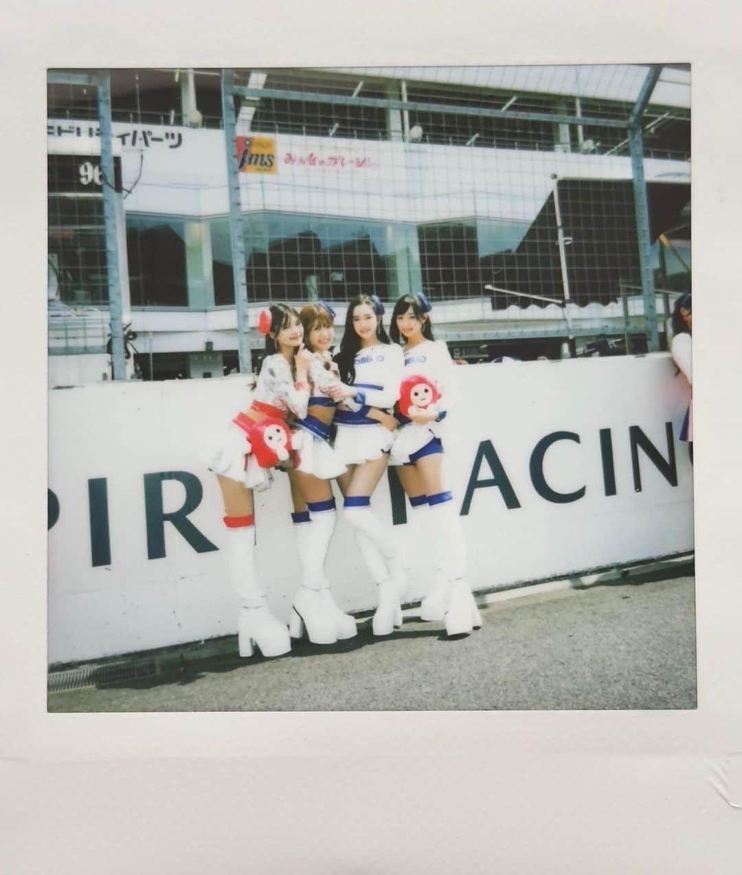 太田麻美のインスタグラム：「SARDチェキ📷  #tgrteamsard #kobelcogirls #racequeen #rq #コベルコガールズ #レースクイーン #チェキ」