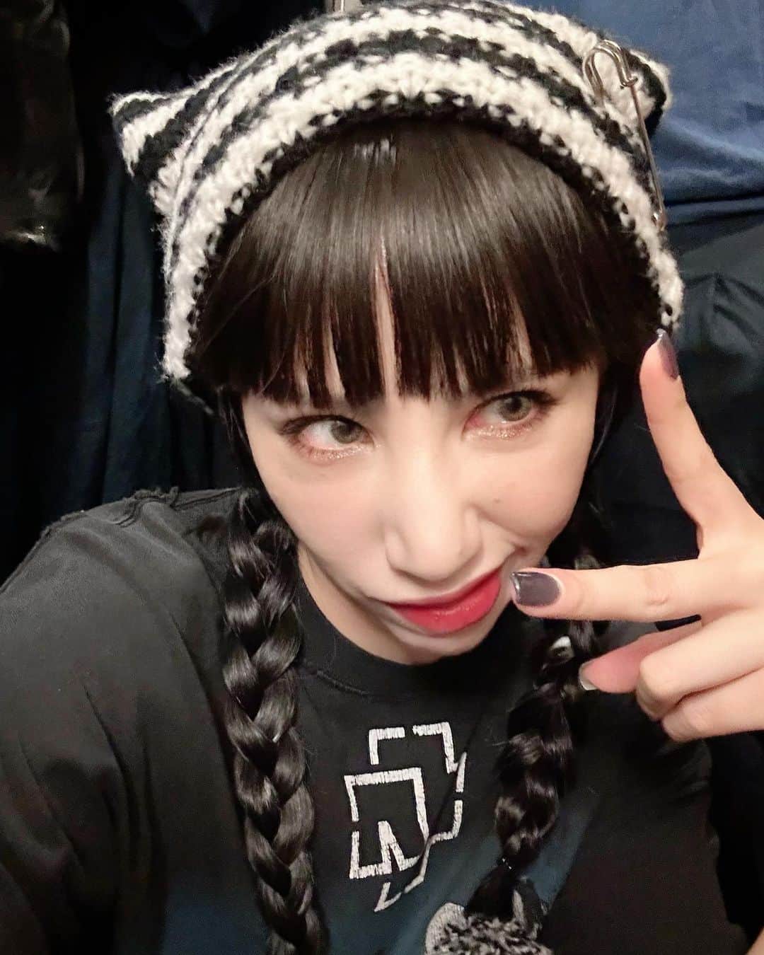 のインスタグラム：「giddy❤️‍🔥🐈‍⬛」