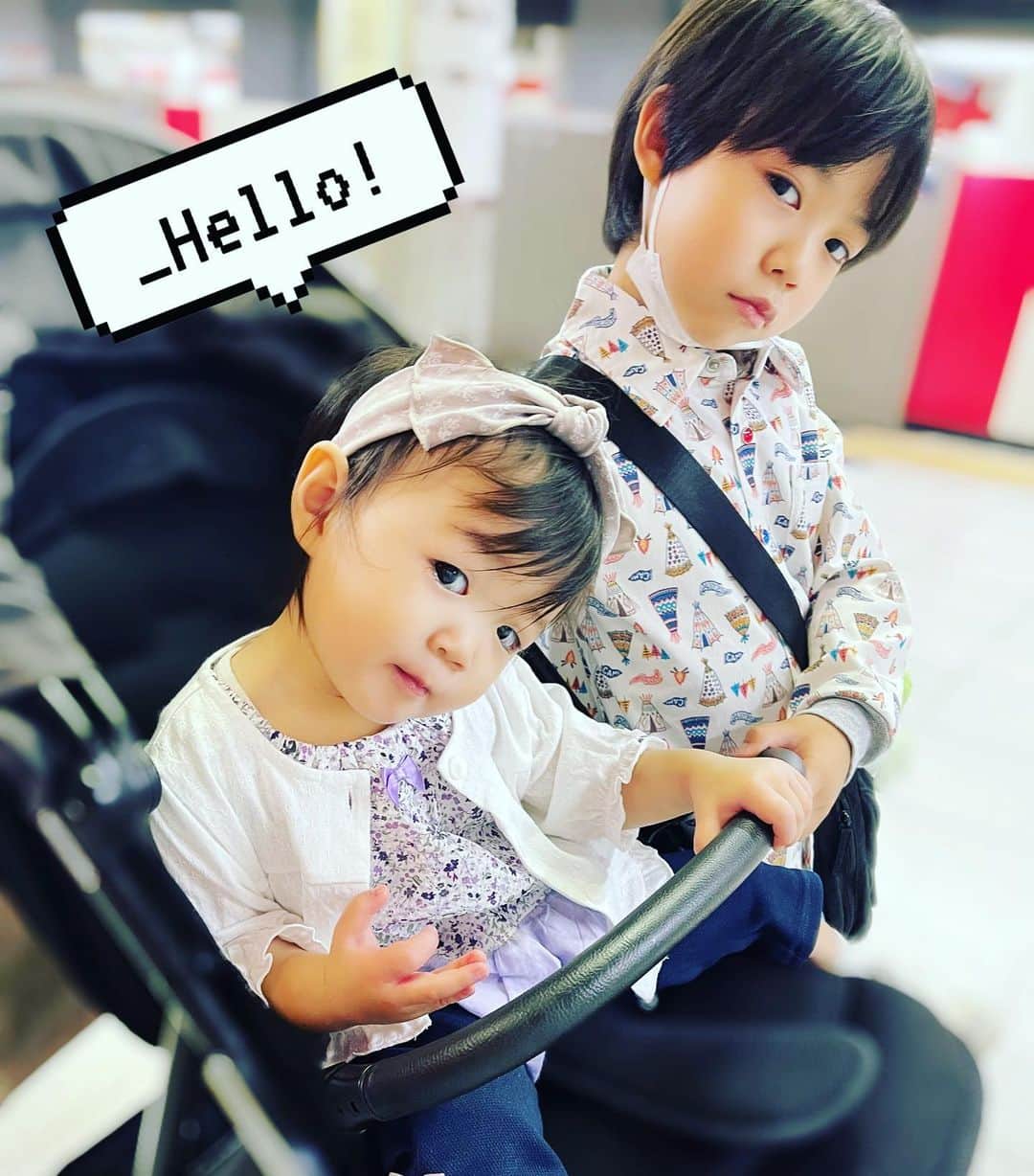 恒松あゆみのインスタグラム：「こう見るとよく似ている兄と妹。  我が家のGWは今日から！  さあ、お出かけだ😍   #こどもの日   #6歳5ヶ月 #1歳8ヶ月   #テアトルアカデミー #子役 #モデル」