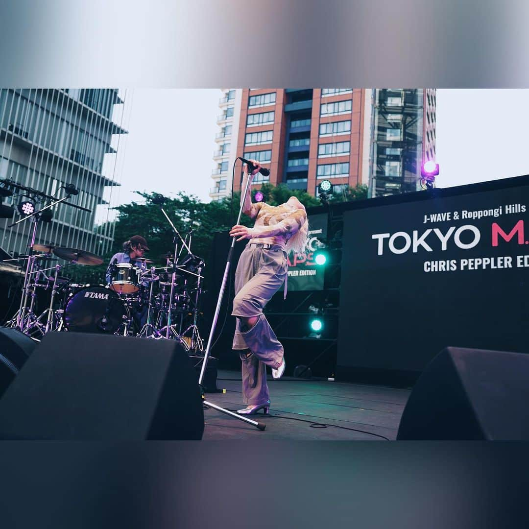 J-WAVEさんのインスタグラム写真 - (J-WAVEInstagram)「#NaoKawamura 撮りおろし写真 公開  フリーライブイベント J-WAVE & Roppongi Hills present TOKYO M.A.P.S Chris Peppler EDITION  ゴールデンウィークの5/5(金祝)、6日(土)の2日間、 六本木ヒルズアリーナにて開催中🌐  初日5日に登場！ Nao Kawamura（ @naokawamura_official ）の ライブ写真を公開✨  Photo by 上飯坂一 @kamiiisaka  ■セットリスト M1 AURA M2 I wanna be there for you M3 error M4 One more dose M5 Dawn M6 Awake M7 Route 80 M8 Light  【イベント概要】 J-WAVE & Roppongi Hills present TOKYO M.A.P.S Chris Peppler EDITION  日程：2023年5月5日（金祝）、6日（土） 会場：六本木ヒルズアリーナ 　　 （東京都港区六本木6-10-1） 出演：後日発表 入場：無料 主催：J-WAVE（81.3FM）/ 六本木ヒルズ 問い合わせ：六本木ヒルズ総合インフォメーション tel:0364066000（11:00～19:00） 公式サイト：https://www.tokyomaps.jp/  #jwave #tokyomaps」5月5日 15時01分 - jwave813