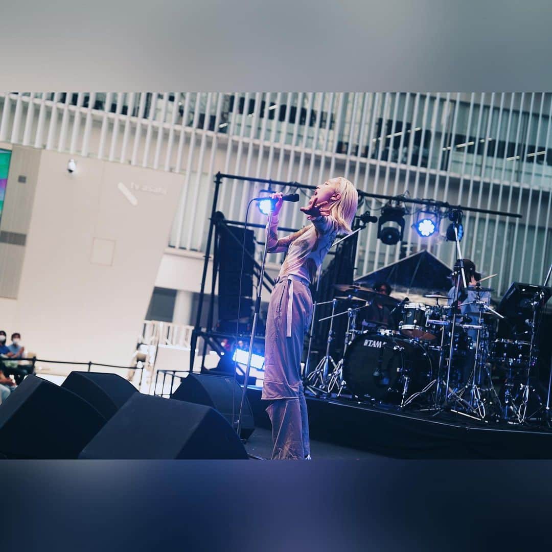 J-WAVEさんのインスタグラム写真 - (J-WAVEInstagram)「#NaoKawamura 撮りおろし写真 公開  フリーライブイベント J-WAVE & Roppongi Hills present TOKYO M.A.P.S Chris Peppler EDITION  ゴールデンウィークの5/5(金祝)、6日(土)の2日間、 六本木ヒルズアリーナにて開催中🌐  初日5日に登場！ Nao Kawamura（ @naokawamura_official ）の ライブ写真を公開✨  Photo by 上飯坂一 @kamiiisaka  ■セットリスト M1 AURA M2 I wanna be there for you M3 error M4 One more dose M5 Dawn M6 Awake M7 Route 80 M8 Light  【イベント概要】 J-WAVE & Roppongi Hills present TOKYO M.A.P.S Chris Peppler EDITION  日程：2023年5月5日（金祝）、6日（土） 会場：六本木ヒルズアリーナ 　　 （東京都港区六本木6-10-1） 出演：後日発表 入場：無料 主催：J-WAVE（81.3FM）/ 六本木ヒルズ 問い合わせ：六本木ヒルズ総合インフォメーション tel:0364066000（11:00～19:00） 公式サイト：https://www.tokyomaps.jp/  #jwave #tokyomaps」5月5日 15時01分 - jwave813