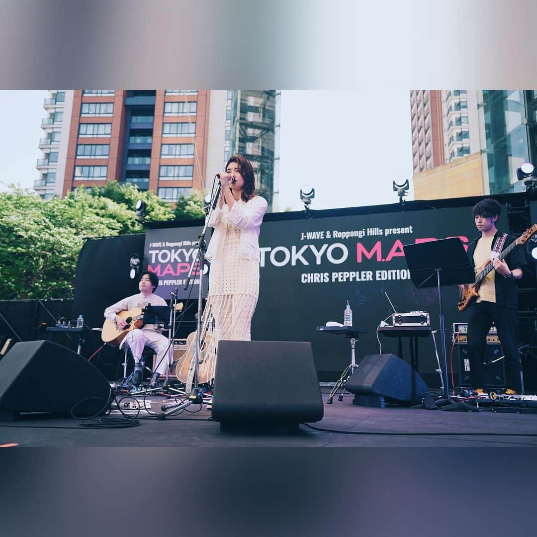 J-WAVEさんのインスタグラム写真 - (J-WAVEInstagram)「#由薫 撮りおろし写真 公開  フリーライブイベント J-WAVE & Roppongi Hills present TOKYO M.A.P.S Chris Peppler EDITION  ゴールデンウィークの5/5(金祝)、6日(土)の2日間、 六本木ヒルズアリーナにて開催中🌐  初日5日に登場！ 由薫（ @yukayu_ka79 ）のライブ写真を公開✨ Photo by 上飯坂一 @kamiiisaka  ■セットリスト M1 ヒヤシンス M2 No Stars M3 Swimmy M4 lullaby M5 星月夜 M6 Blueberry Pie M7 gold  【イベント概要】 J-WAVE & Roppongi Hills present TOKYO M.A.P.S Chris Peppler EDITION  日程：2023年5月5日（金祝）、6日（土） 会場：六本木ヒルズアリーナ 　　 （東京都港区六本木6-10-1） 出演：後日発表 入場：無料 主催：J-WAVE（81.3FM）/ 六本木ヒルズ 問い合わせ：六本木ヒルズ総合インフォメーション tel:0364066000（11:00～19:00） 公式サイト：https://www.tokyomaps.jp/  #jwave #tokyomaps」5月5日 15時07分 - jwave813