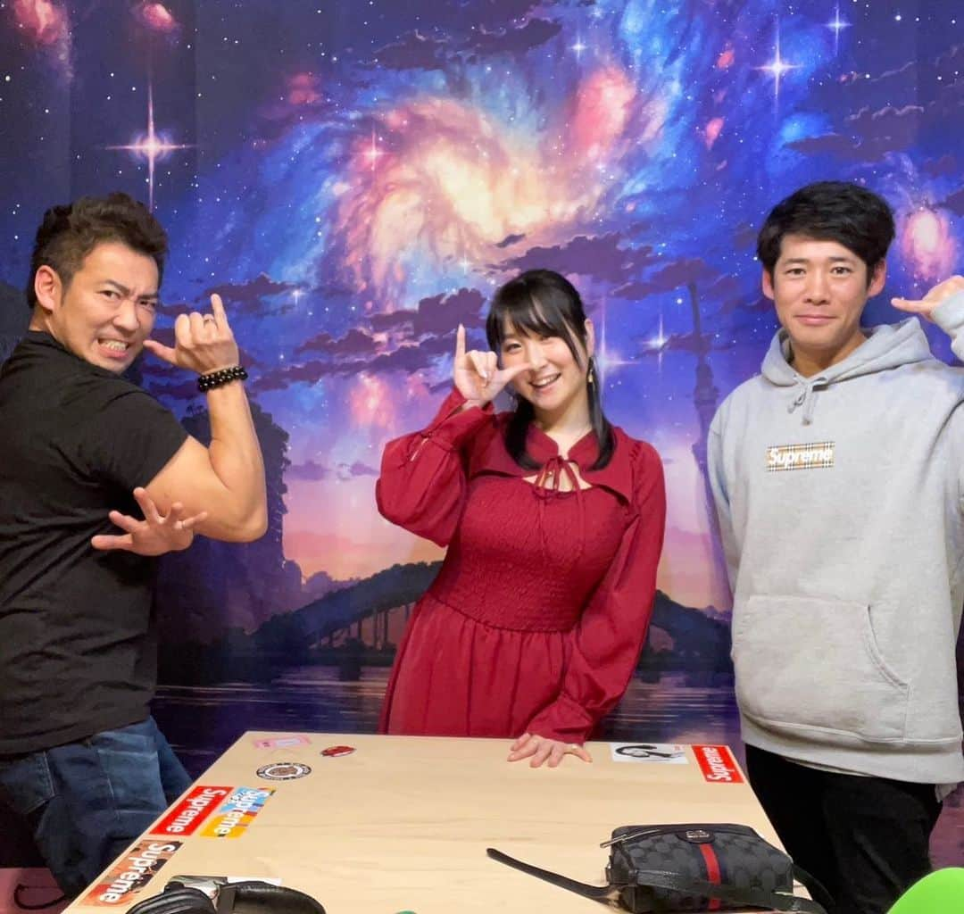 桐山瑠衣のインスタグラム：「Radio recording of "Professional Tengu" has ended. Guests are:🎧 The guest was legendary gravure idol Rui Kiriyama.🎤 ラジオ番組-Pro天狗-9年目🔥 福士"赤天狗"＆青天狗/西川が 業界のプロをゲストに迎え 夢と希望と絶望も隠さず届ける激烈ラジオ👺 鳥天狗/桐山瑠衣回が激烈アーカイブに追加💪ﾑｷｯ 偉業達成の50本目のDVD👺 https://open.spotify.com/show/68yEB81338ng32szoJXDfo?nd=1 #赤天狗 #akatengu #japan #ラジオmc #tengu #anime #前橋cityfm #ラジオ #まえばしcityエフエム #激烈 #artist #筋肉 #muscle #プロレス #pro天狗 #radio #筋トレ #トレーニング #training  #令子 #桐山瑠衣 #グラドル #グラビアアイドル」