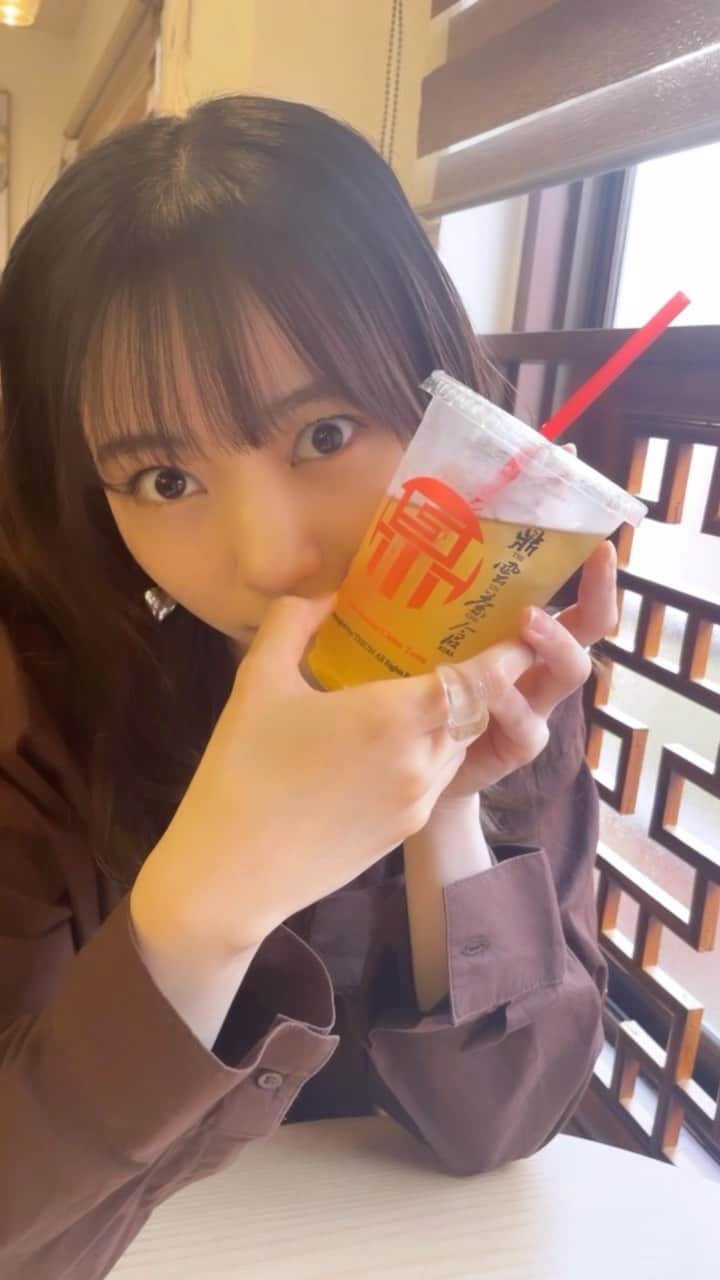 MIMORIのインスタグラム：「中華街で食べ歩き🐼💜  #中華街食べ歩き #横浜中華街 #横浜グルメ #中華街 #中華街グルメ #パンダまん #台湾茶 #横浜中華街グルメ #食べ歩き #japan #yokohama #japantravel #あんパンダまん #中華まん #パンダ #🐼 #taiwantea #リール #リール動画」