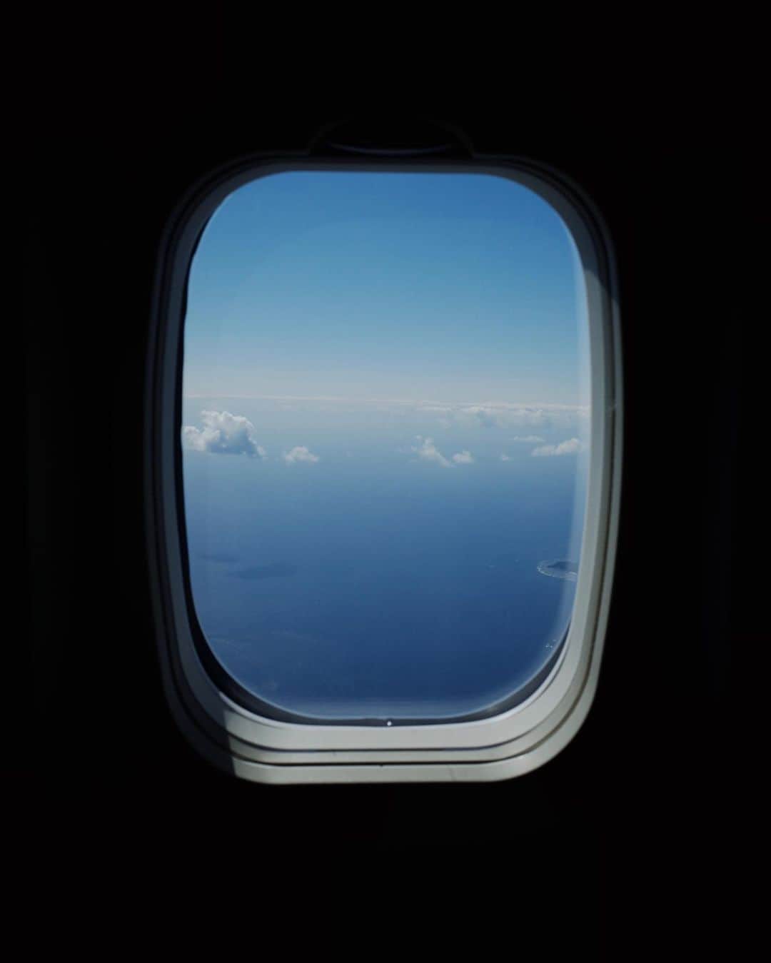 のインスタグラム：「✈︎🤔💭 #yurie_travel #GRⅡ」