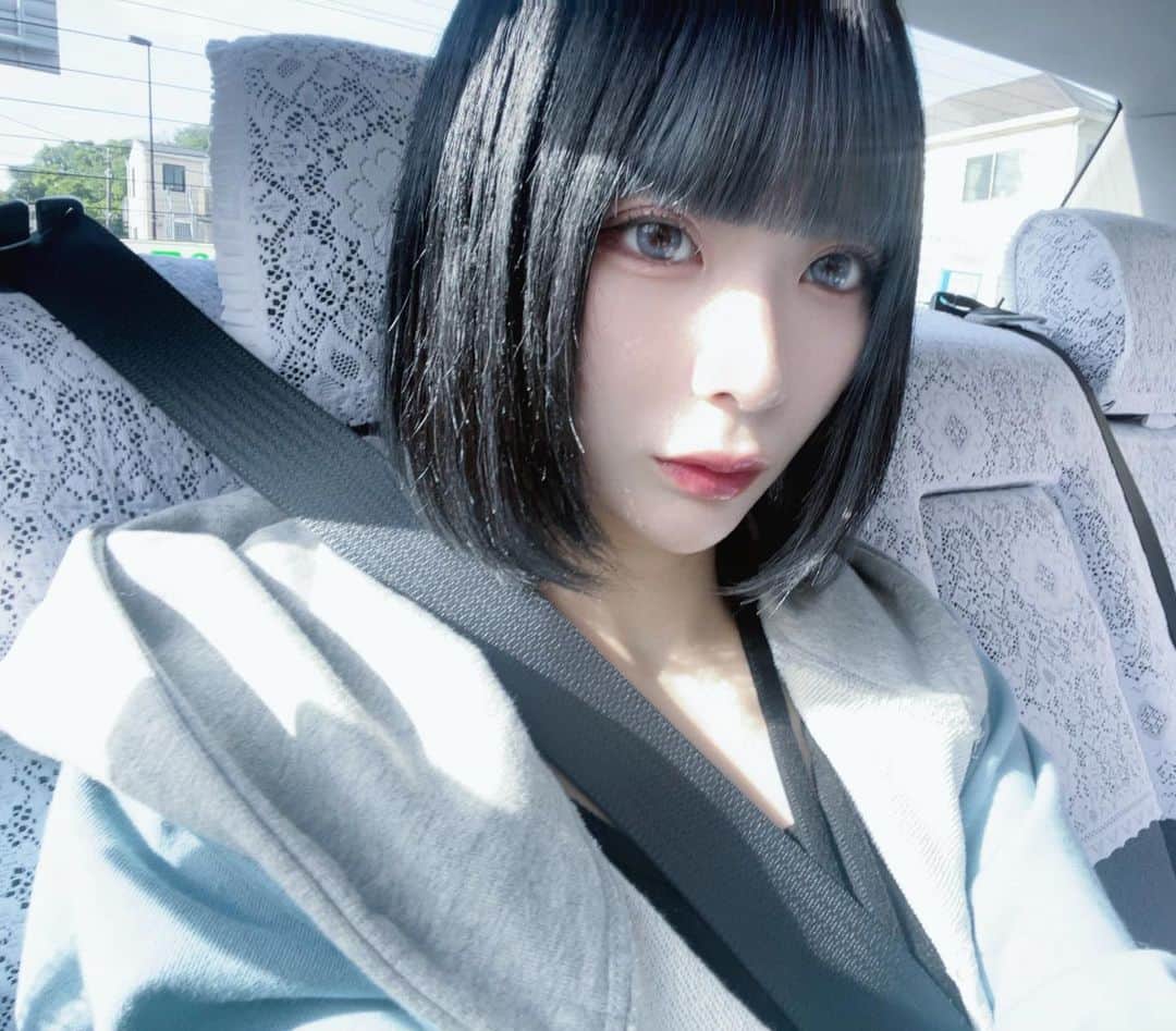パン・ルナリーフィのインスタグラム：「………」