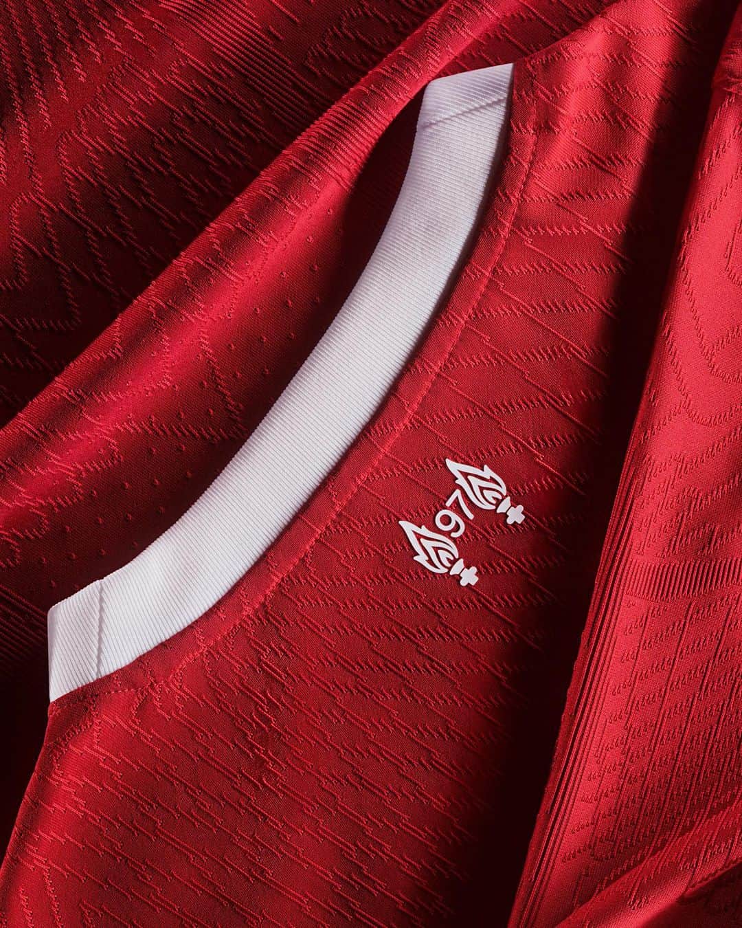 ナイキフットボールさんのインスタグラム写真 - (ナイキフットボールInstagram)「An iconic design made modern, the new Liverpool FC 2023/24 Home Shirt updates the classic kit of the cup-winning team of 1974. Get ready to walk on as one.」5月5日 16時07分 - nikefootball