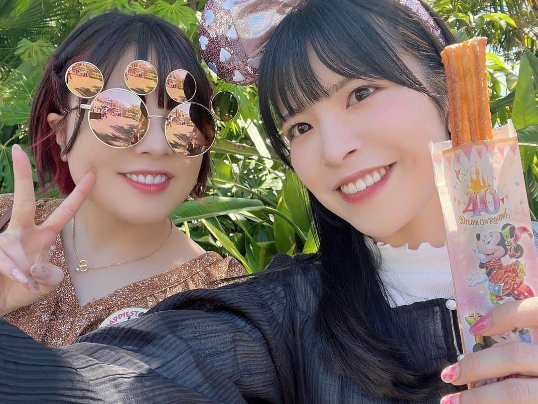 のインスタグラム：「毎年の恒例になってるディズニー🐭🤍 いい天気で良かった☀️ 　 今日もいい天気すぎて暑い、、、 ナツじゃん、、🫠 みんなは夏好きー？  #STARMARIE #スタマリ #tokyodisneyland #selfie #japanesegirl #東京ディズニーランド #ディズニーコーデ #ootd #오오티디 #맞팔 #맞팔해요 #좋아요 #맞좋 #셀카 #디즈니랜드」