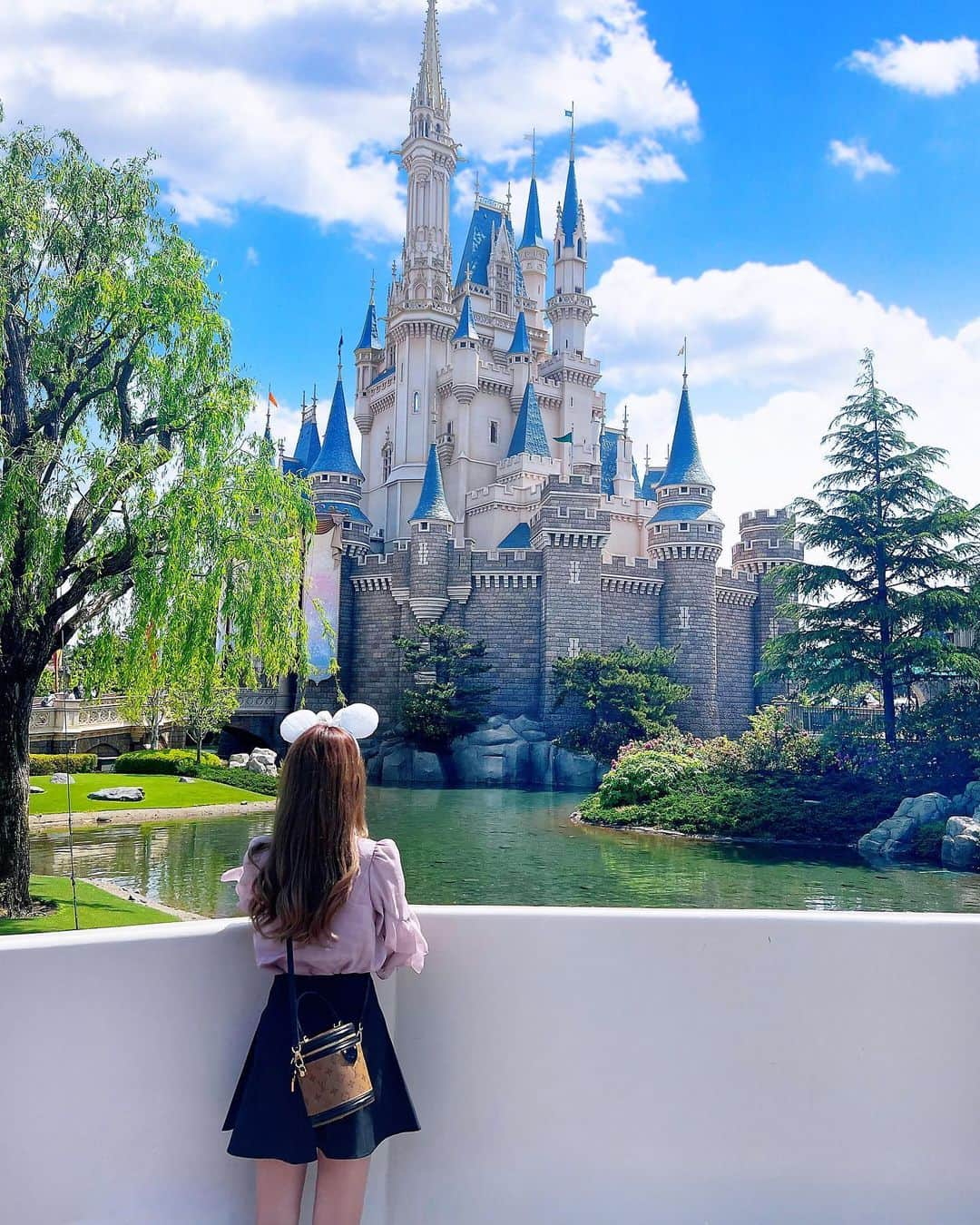 RIKAさんのインスタグラム写真 - (RIKAInstagram)「. . . Cinderella Castle 🩵💠💎🩵💠💎 . . #tdl#tds#tokyodisneyland#tokyodisneyresort #minniemouse#toontown#disney#disneyland #disney#disneysea#disneyland#cinderellacastle#cinderella#princess#pink#chanel#bag #シャネルバッグ#シンデレラ#プリンセス #ディズニーランド#東京ディズニーリゾート #ミニー#ミニーマウス#夢の国#ディズニー#ピンク #美女と野獣#美女と野獣エリア#シンデレラ城#🩷」5月5日 16時19分 - riitan212