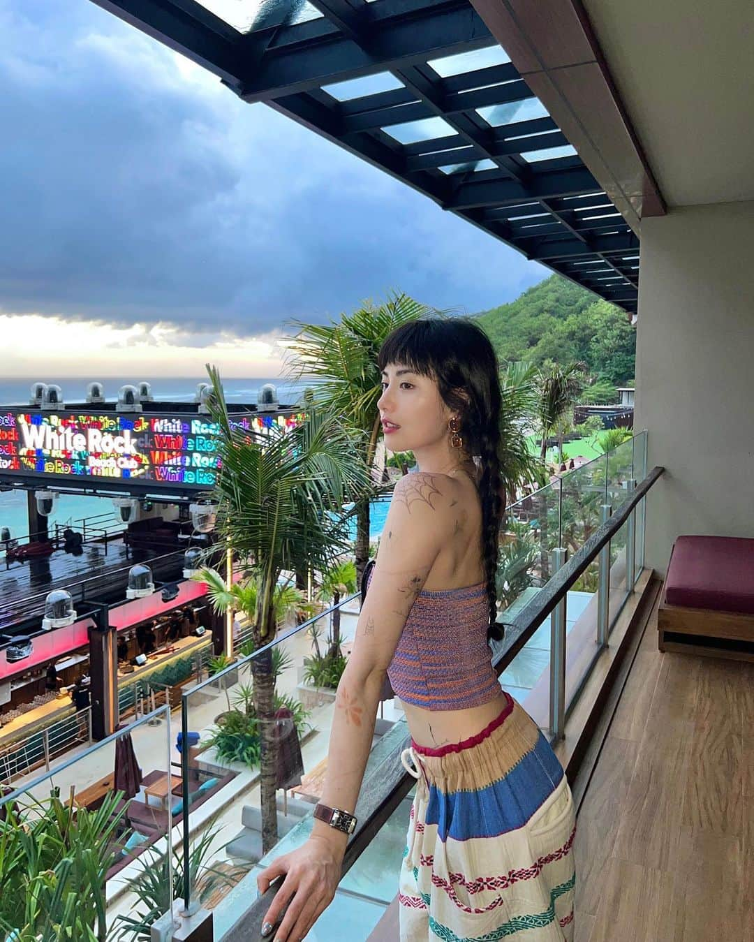 ナナ さんのインスタグラム写真 - (ナナ Instagram)「발리에서 언니를보다니.. 💓  #Bali #whiterockbeachclub #beachclub #liveinbali #ferbean @whiterockbeachclub  @live.in.bali」5月5日 16時21分 - jin_a_nana