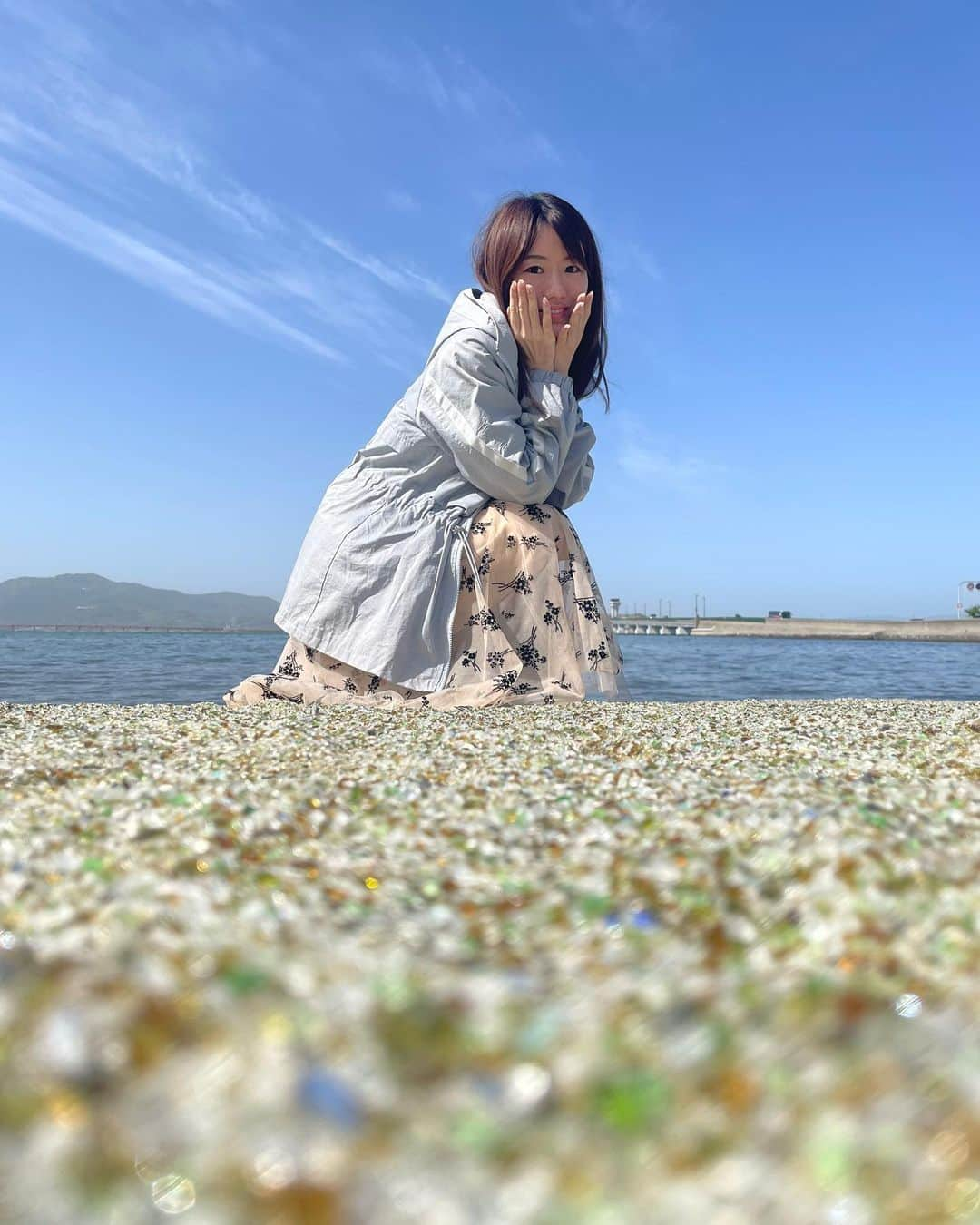 にゃんさんゴルフさんのインスタグラム写真 - (にゃんさんゴルフInstagram)「長崎空港近くの #ガラスの砂浜  ガラス？だけど全然痛くない🙆‍♀️  そいえば行きの時飛行機から 富士山綺麗にみえたの〜！！🗻💕  #長崎観光#長崎観光スポット#長崎旅行#長崎空港#国内旅行 #海#富士山#飛行機好きな人と繋がりたい  #nagasaki」5月5日 16時22分 - miiiii0228