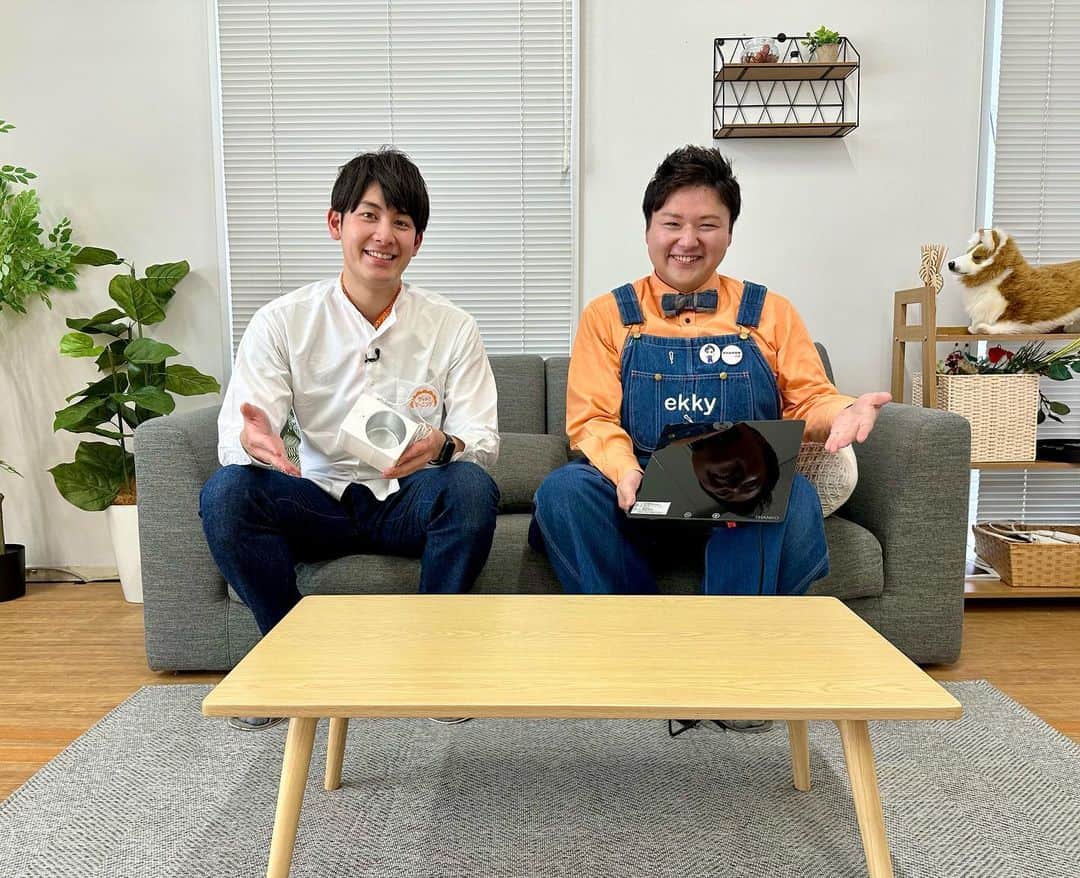 草薙和輝のインスタグラム：「． ゴールデンウィークも後半ですが、 皆さんは満喫できていますか？  今週もグッド！モーニングをご覧いただき ありがとうございました！  私は明日と明後日のお休みをのんびりと過ごし、 最後に少しでもゴールデンウィークの雰囲気を 味わいたいと思います😂笑 ． ． さて、先週の放送でしたが、《あらいーな》で ゴールデンウィークにもオススメの  『進化型コインロッカー』  『快適に過ごすおうちグッズ』  を特集しました！  https://youtu.be/zeKhNMyIfNY  https://youtu.be/SLjgn4xsWuI  それぞれYouTubeにもアップされています！ ストーリーにもリンクを投稿しますね〜  おうちグッズの取材では、 株式会社サンコーの広報部長である ekkyさんに色々な商品をご紹介いただきました！ ユニークで便利な商品がたくさんありました〜👀  それでは、残りのゴールデンウィーク後半も 楽しんでいきましょう！  #テレビ朝日 #テレ朝 #グッドモーニング #新井恵理那 の #あらいーな #YouTube #GW #ゴールデンウィーク #連休 #便利 #ロッカー #進化 #クリーニング #快適 #おうち時間 #サンコー #ekky さん #アナウンサー #草薙和輝 #草薙アナ」