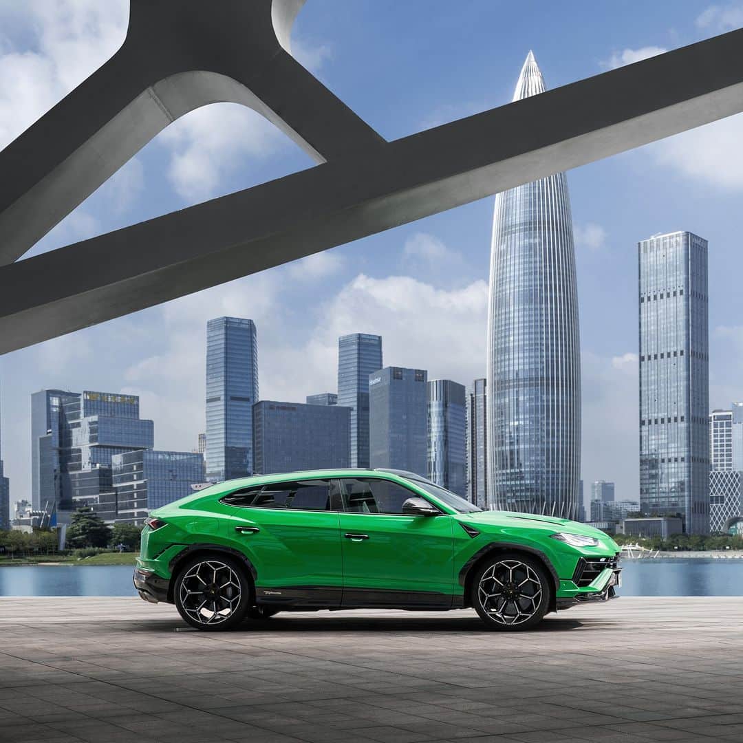 ランボルギーニのインスタグラム：「Aiming high pushes us forward.  Urus Performante is the new frontier in Super Sports Car design.  The main features are its revolutionary use of lightweight components and optimized aerodynamics. That’s why thrilling fun with SUV performance is guaranteed.  Driving humans beyond expectations.   #Lamborghini #UrusPerformante #ForBarRaisersOnly __ Urus Performante: fuel consumption combined: 14,1 l/100km (WLTP); CO2-emissions combined: 320 g/km (WLTP)」