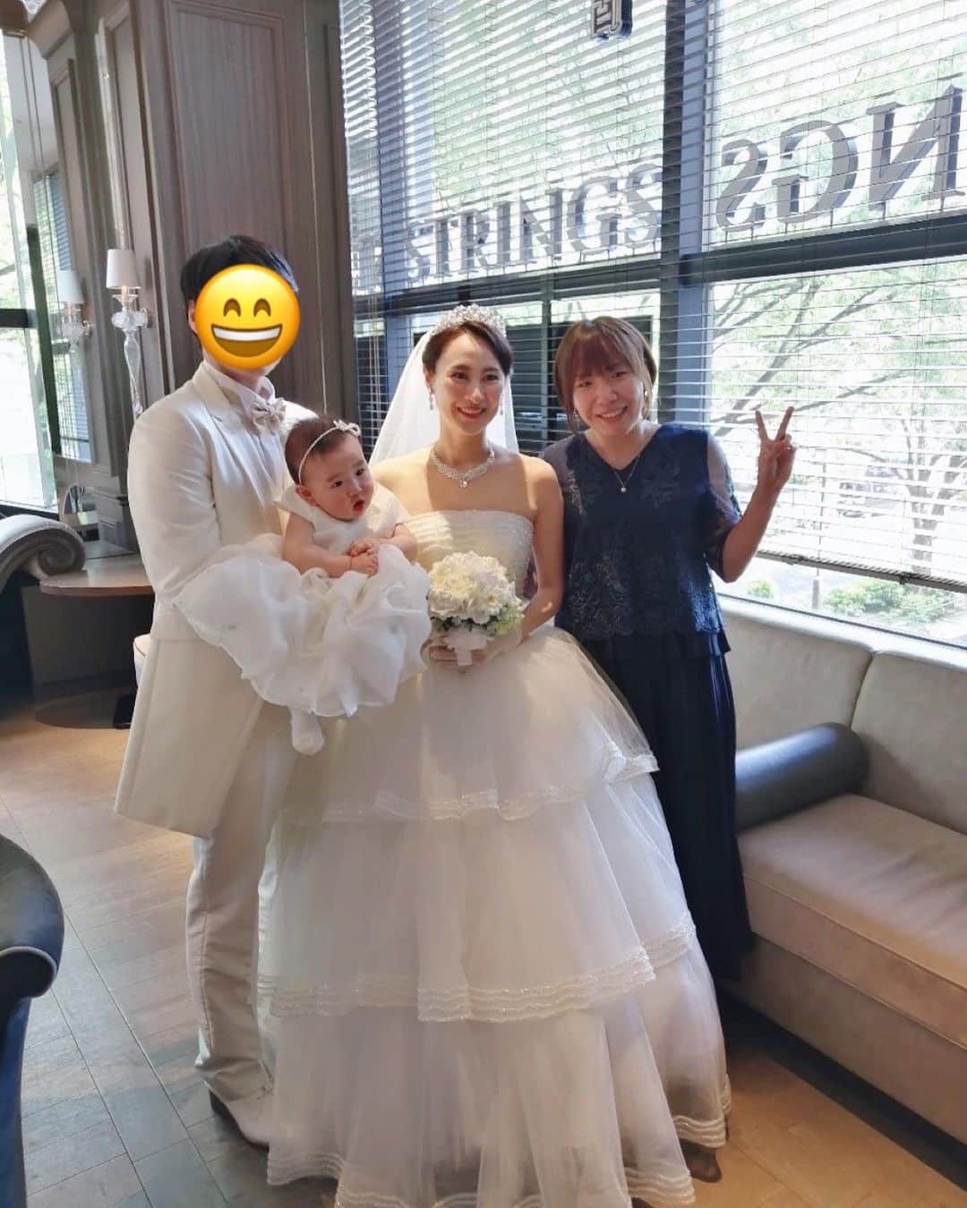 平山優さんのインスタグラム写真 - (平山優Instagram)「先日、結婚式を挙げることができました😊 今までお世話になった方や友人、チームのみんなも招待したい気持ちもありましたが、家族だけの小さな結婚式にしました✨  そんな中、まさかのサプライズで友人のかなもが来てくれてさらに感動的で心に残る1日になりました😭✨本当にありがとう✨  また5月から復職したので、仕事と育児の両立を頑張りたいと思います！  久しぶりにチームに戻った時は、長いお休みをいただいてしまったのにも関わらず、今まで通りのとても良い雰囲気で迎えてくれて、本当に周りに恵まれていてありがたいと改めて思いました✨  長くなりましたが、これからもよろしくお願いします☺️」5月5日 17時01分 - yu.hirayama.1