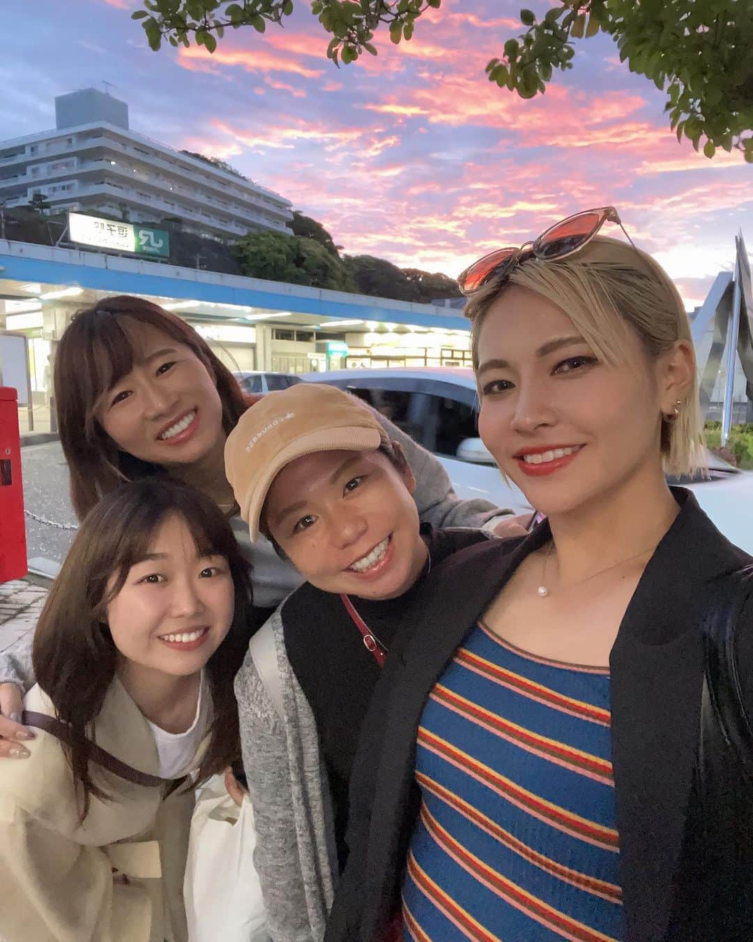 浅野祥代のインスタグラム：「Priceless🌝🤍🩵🩷」