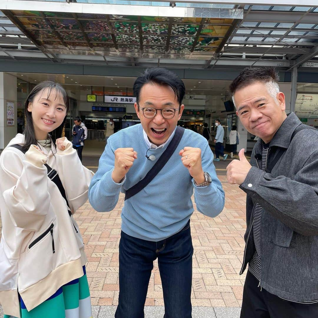 テレビ東京「土曜スペシャル」さんのインスタグラム写真 - (テレビ東京「土曜スペシャル」Instagram)「. 皆さん！GWはいかがお過ごしですか❓ お出かけしている方も、家でゆっくりお過ごしの方も 明日、5/6（土）夜6時３０分からは土曜スペシャル・鉄道沿線歩き旅で、少し変わった旅気分を味わいませんか❓  今回で16弾を迎える鉄道沿線歩き旅🚶 熱海駅から下田・90kmの沿線を２泊3日かけて縦断します😵💦  沿線を歩いたからこそ出会える伊豆グルメが満載😋🍴  我らがリーダー福澤朗さん🙋‍♂️と共に歩いてくれる今回のメンバーを紹介します📢  まずは初日と2日目を担当してくれたチームメンバーは👇  大河ドラマにも出演している役者の松井玲奈さん🙋‍♀️ 鉄道オタクとしても有名な松井さんが、地味に過酷なこの鉄道沿線歩き旅に出演してくれました👏 華奢で可憐な松井さんですが、めちゃくちゃタフ❗️ その姿に福澤さんはもちろん、スタッフも元気をもらいました❗️  そしてもう一人にメンバーは… FUJIWARAの原西さん👬 相方のフジモンさんは2年前に出演してくれた経験があり、「あんな過酷なロケあるんやな〜」と聞いていたそう❗️ 意を決して出演してくれた原西さんですが、オープニングでちょっとしたハプニングが💦 一体何があったかは、放送でお楽しみに🙏  テレビ東京が見られない環境の方、地域にお住まいの方は、TVerにてリアルタイム配信を行なっています📺 無料なので是非そちらもチェック✅して下さい🙌  #テレビ東京 #テレ東 #土曜スペシャル #土スペ #福澤朗 #松井玲奈 #FUJIWARA #原西孝幸 #熱海 #下田 #伊豆半島 #鉄道好きは集まれ #伊東線 #伊豆急」5月5日 17時08分 - tvtokyo_dosupe