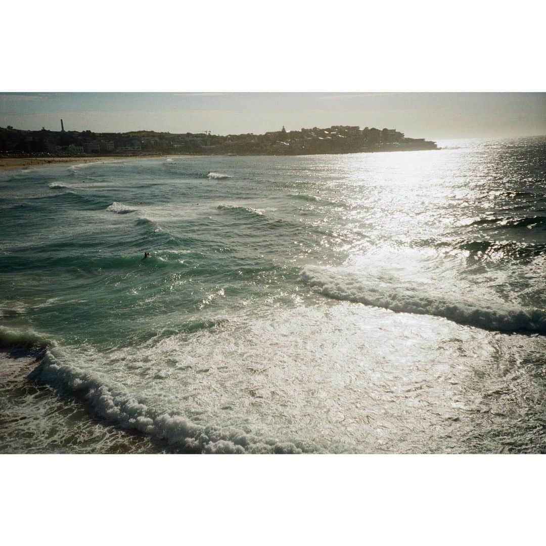 ペ・ジョンナムさんのインスタグラム写真 - (ペ・ジョンナムInstagram)「sydney story no.2 🌊🏊🏻‍♂️☀️🏄🏻‍♂️🚤📸🎞️🎞️🎞️rollei3.5f & cx-2 #노보정노필터  #배작가」5月5日 17時18分 - jungnam_bae