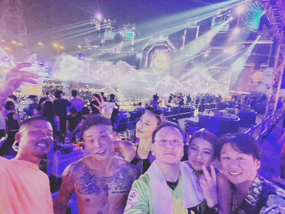 関谷勇次郎さんのインスタグラム写真 - (関谷勇次郎Instagram)「1人ジャガルタからタイランド入り。 🇹🇭で全国の仲間と合流。 帰りはクアランプール経由で帰国。 毎年恒例行事としてやりましょうオスオス‼︎  #ソンクラン #タイランド #旧正月 #水掛祭り #千葉 #沖縄 #名古屋 #東京」5月5日 17時18分 - sekiya.y.3pound