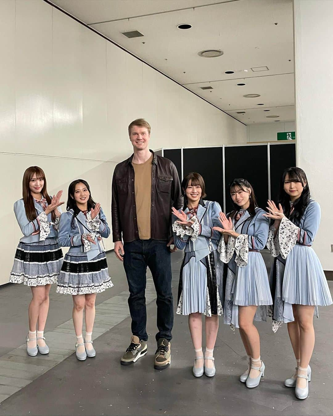 川上千尋さんのインスタグラム写真 - (川上千尋Instagram)「OMG🥺✨  STARWARS チューバッカ役の ヨーナス・スオタモさんと お写真撮っていただきました📸  Thank you!!!!!  初めて顔を天井に向けて 人を見上げました⛰✨  #大阪コミコン2023  #STARWARS #チューバッカ  #身長差 #やばい  #気さくな方でした  #ポケモンがお好きらしいです 🌟」5月5日 17時20分 - this_chihhi