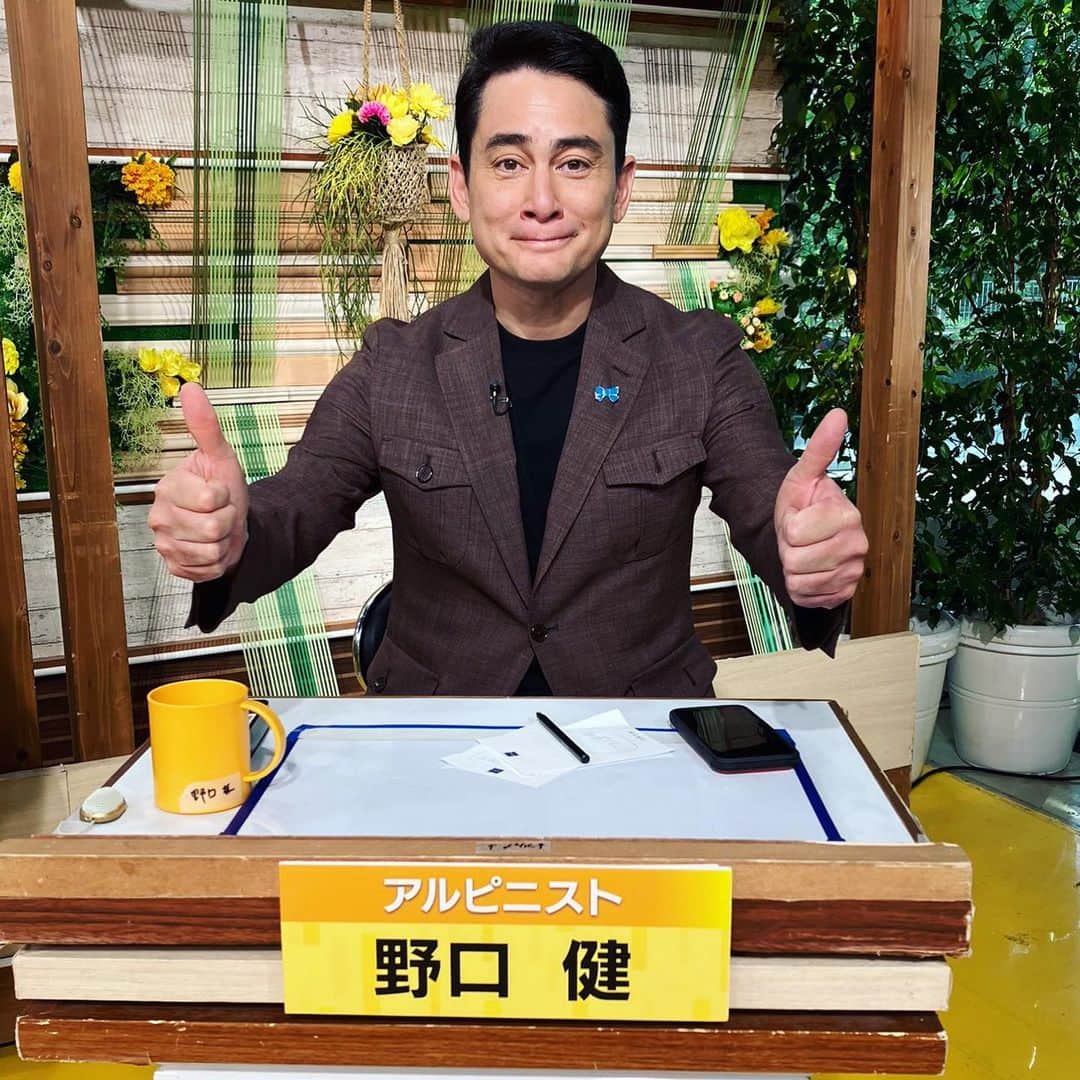 のインスタグラム：「早朝の番組に出演。寝坊したら「腹を切らなければならぬ」とのプレッシャーでほぼほぼ一睡も出来ず…。  TOKYO MX「堀潤モーニングFLAG」は2回目の出演となりました。堀潤さん、物凄く分かりやすく、とても楽しく伝える天才ですね！！！ もう、本当に学びが多いです！！！　スタジオがパッと明るくなるんですよね。堀潤さん、凄い！！！  今日の最大のテーマは「日本に“スパイ防止法”は必要か」でした。僕の考えは情報機関の設立。見逃し配信もありますので、後ほど、お知らせ致しますので、ご興味のある方はご覧ください。  #野口健#mxテレビ #堀潤モーニングflag」