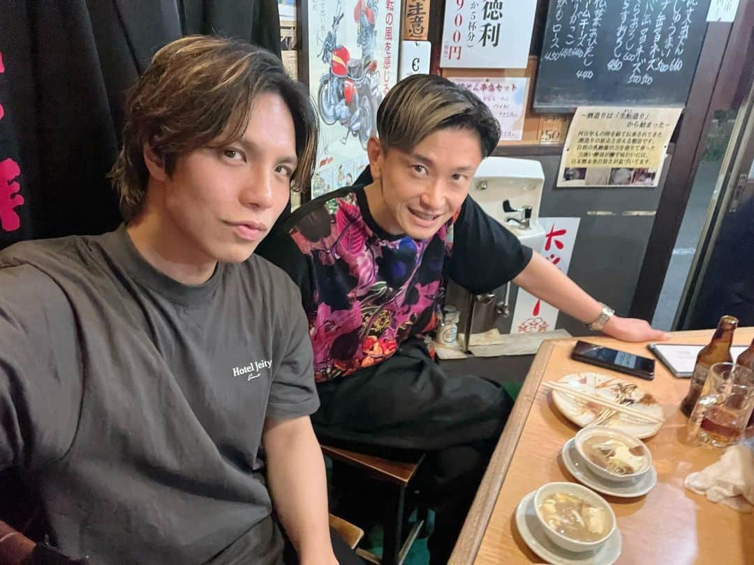 Jeityのインスタグラム：「舞台で共演したともきくんとご飯。同じ目標を持っている。色々話せて改めて頑張ろうって思えました。  #大野朋来 #jeity #踊る埼玉 #踊る埼玉2022  #定期メシ会」