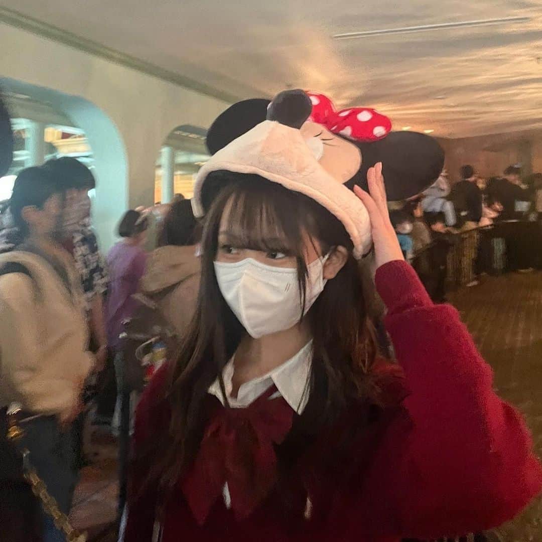 のインスタグラム：「・ ディズニー超楽しかった😽💞  YouTubeに動画上がってるから見てねー！！  ひなたちゃんとはーちゃんの方でも上がってます( > < )   #ディズニー  #東京ディズニーランド  #制服ディズニー  #06  #07  #08」