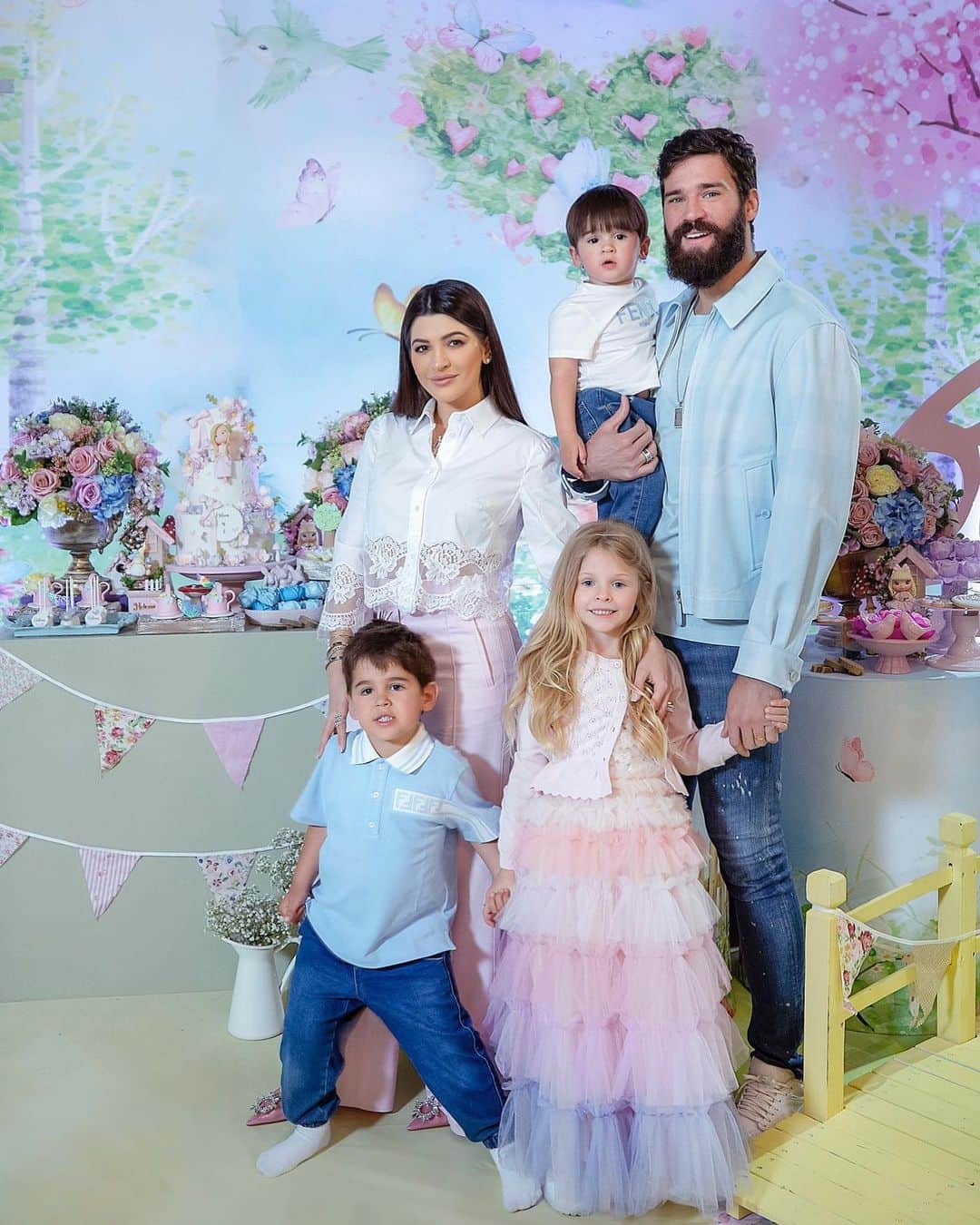 ナタリア・ベッカーのインスタグラム：「F A M I L Y 💗」
