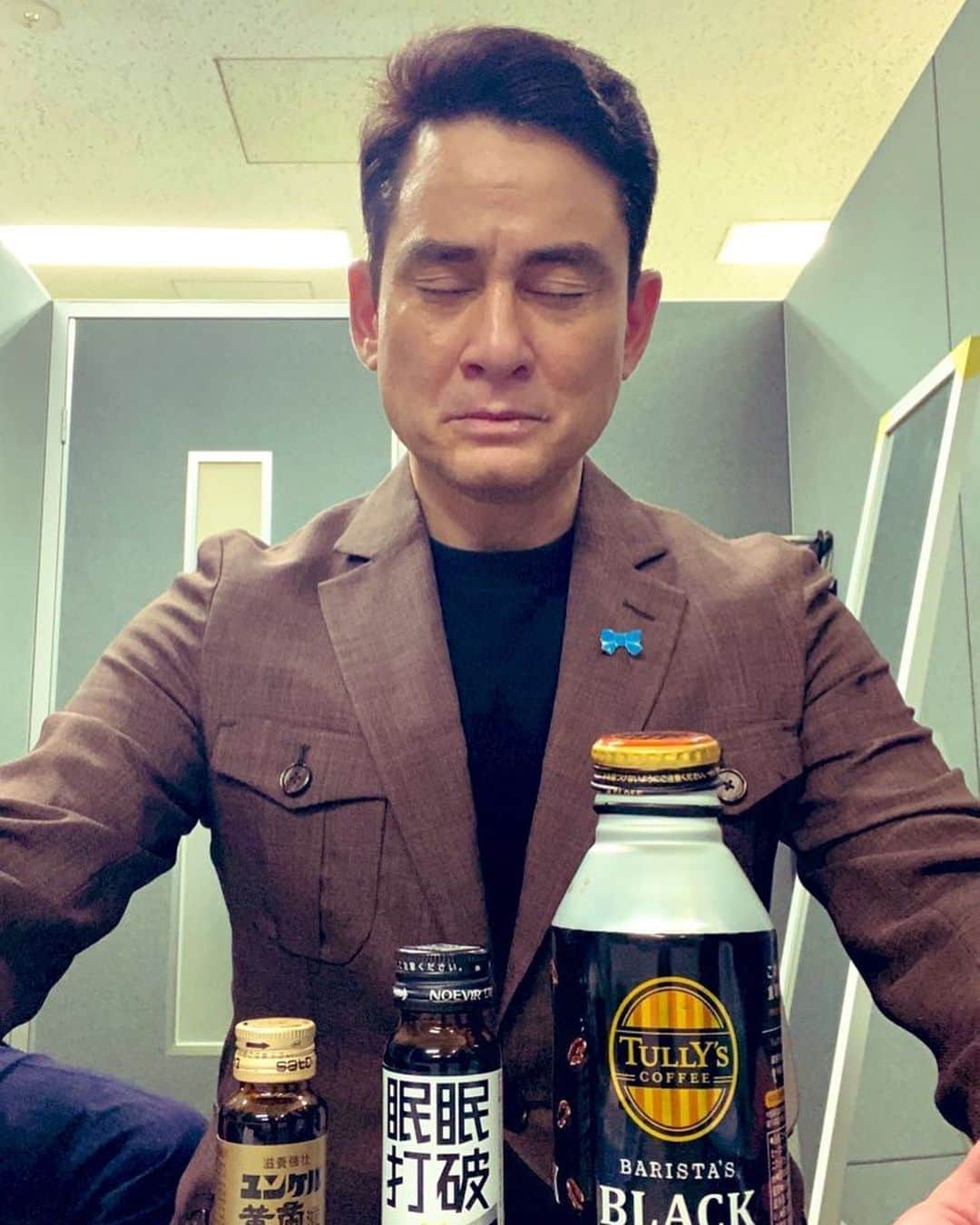 のインスタグラム：「一つ、分かったのは、徹夜でテンション上げるにはこの組み合わせが最強とのこと(^^;;  #野口健#てつや」