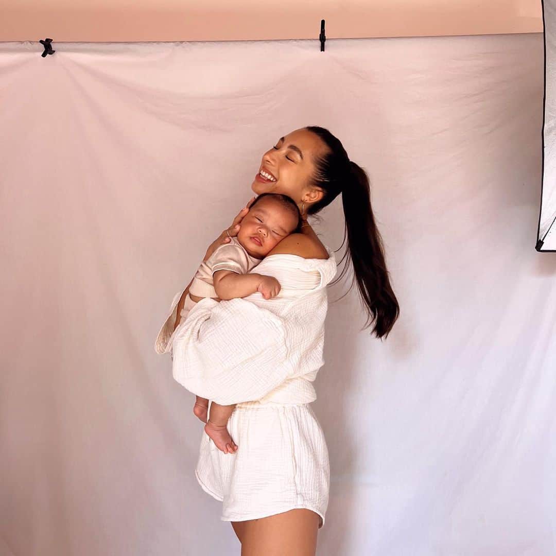Jennifer Bachdimのインスタグラム：「How is it possible ?!? My youngest baby boy is almost 3 months old 🥹❤️ #forevermybabyboy #KiroZaydenBachdim #teamBachdim」