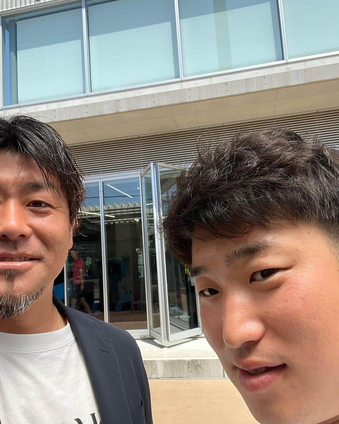 のインスタグラム：「用事があり横須賀のDOCKへ😊  #小坪なのか #大坪なのか #どちらでもよい😆 #二輝さん #お久しぶりです #一輝さんでした #ドックとダックを間違える #やはりここでも #バネフレーム #使ってもいいよ」